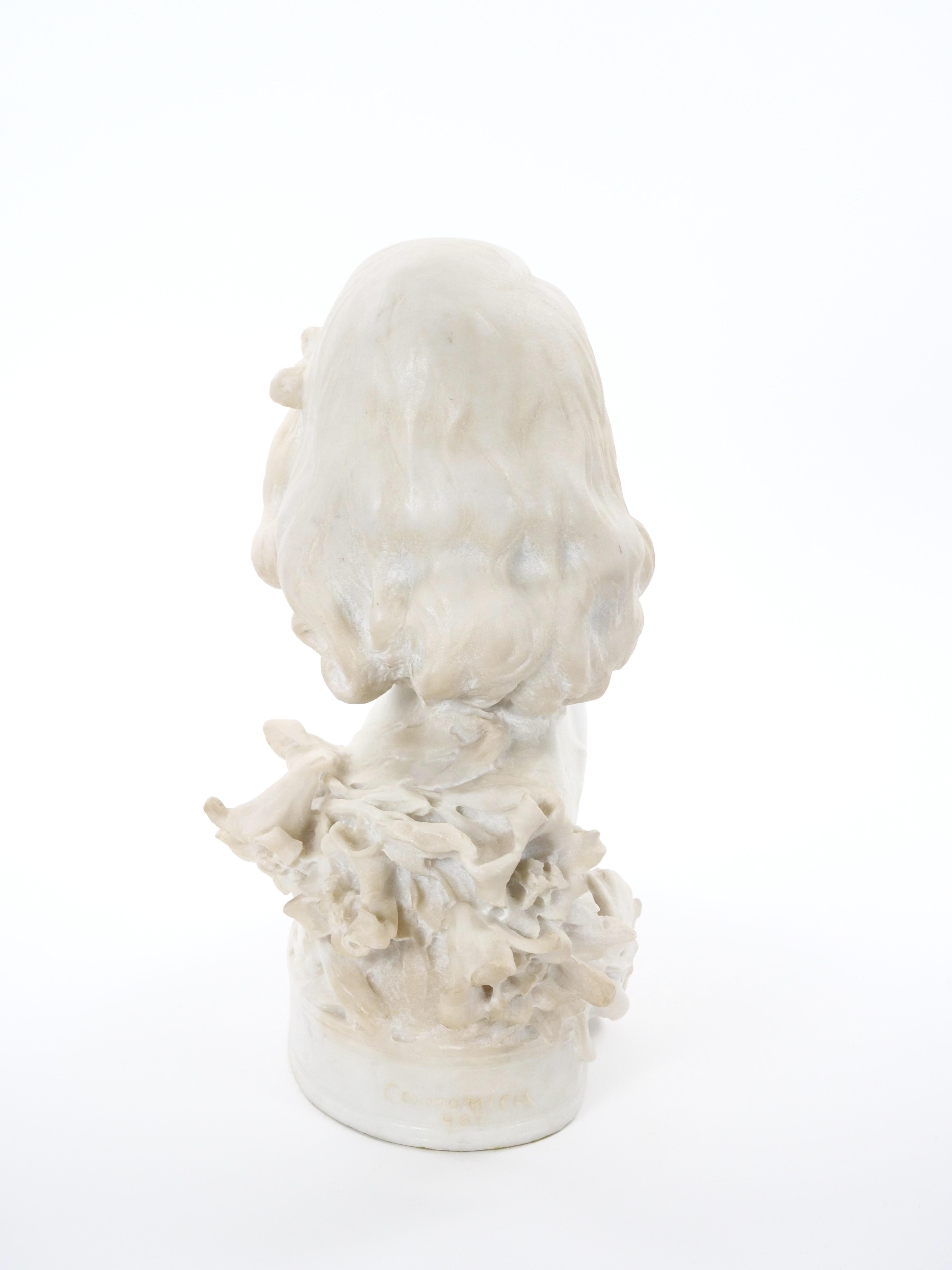 Sculpté à la main Ancien portrait en marbre de Carrare d'une jeune fille par Pietro Canonica en vente