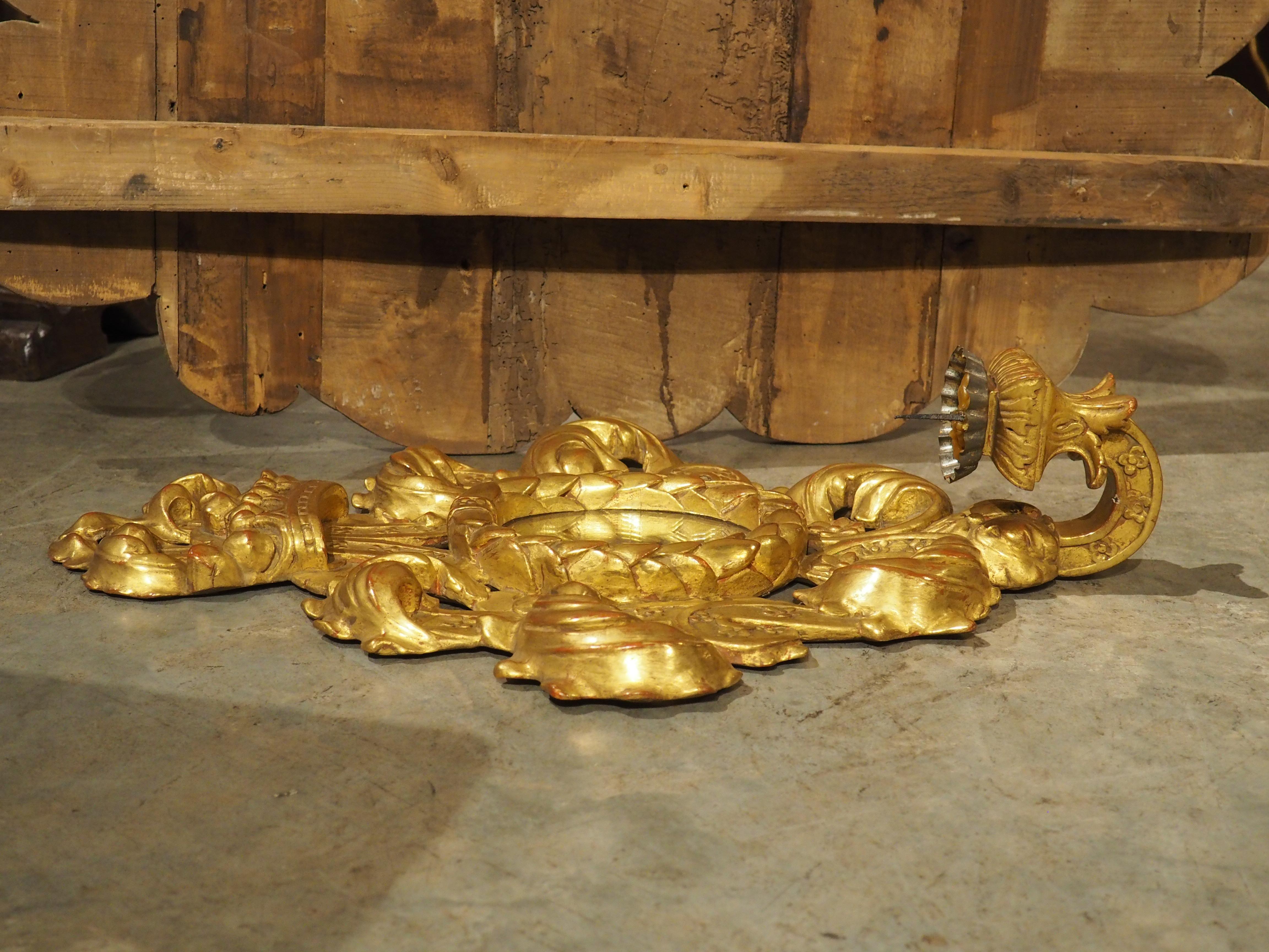 Ancienne applique murale italienne sculptée et dorée ovale miroirée, 19e siècle en vente 7