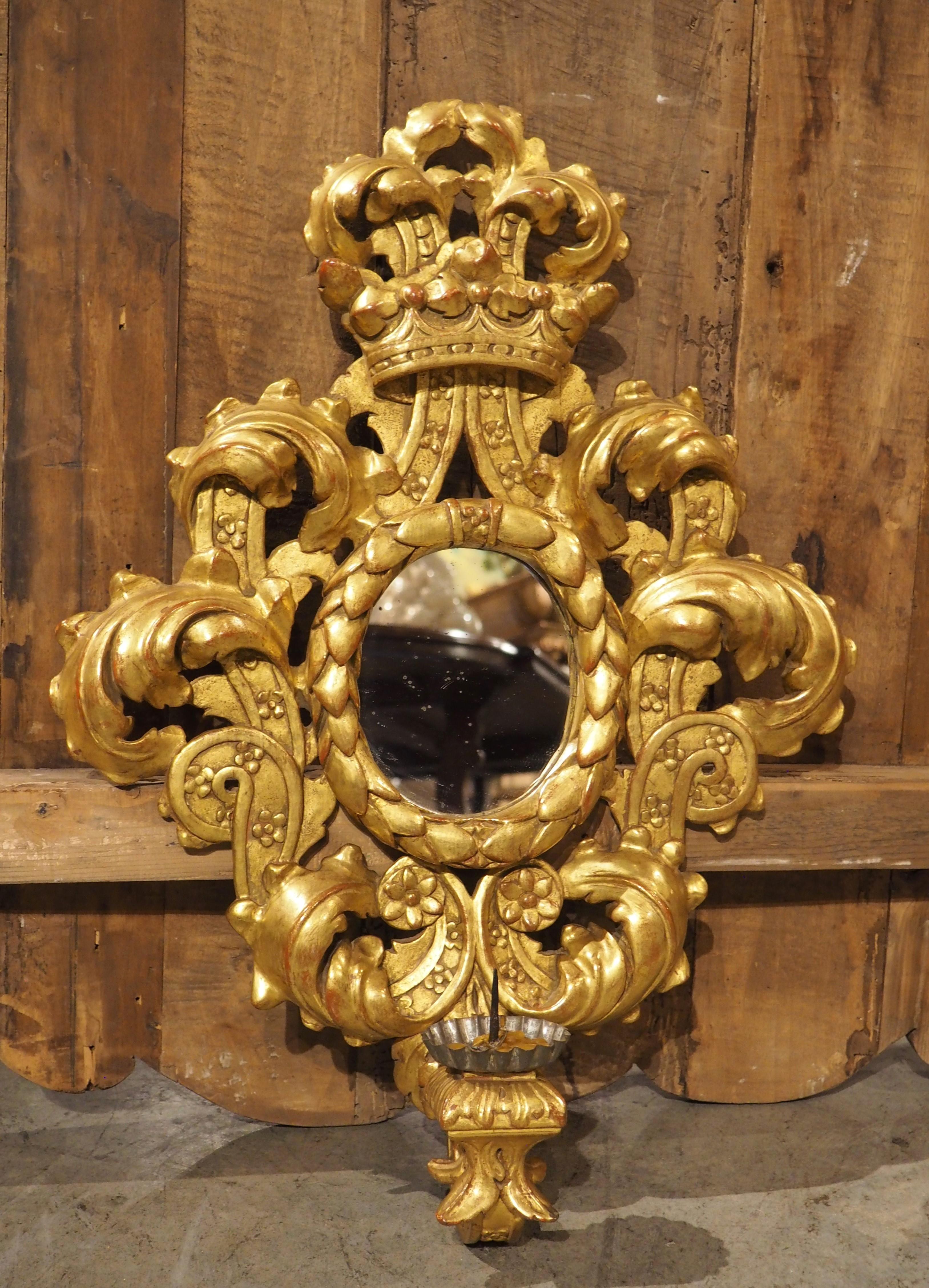 Ancienne applique murale italienne sculptée et dorée ovale miroirée, 19e siècle en vente 8
