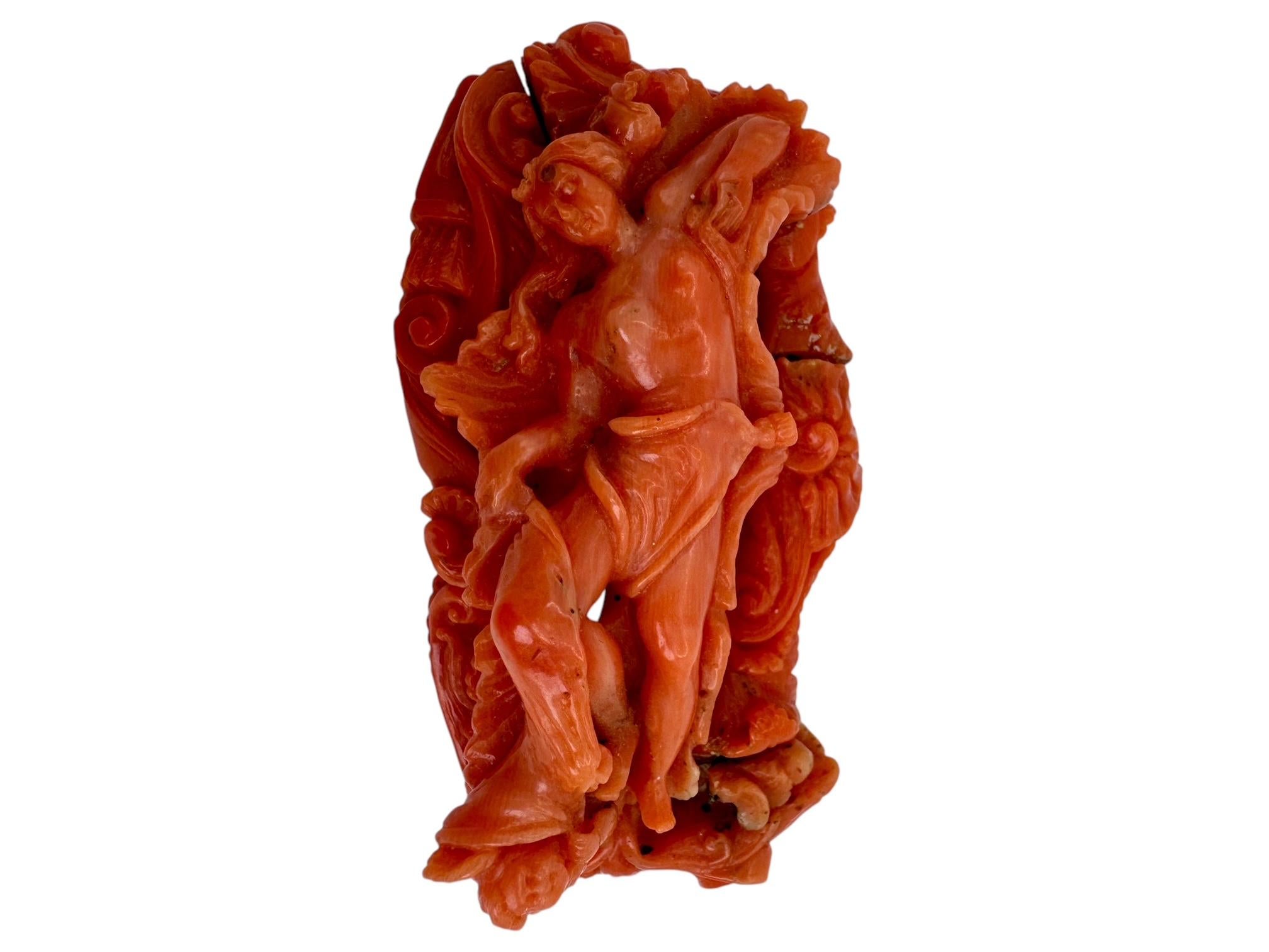 Femenino o masculino Antiguo broche/alfiler italiano de coral tallado, finales del siglo XVIII-principios del XIX en venta