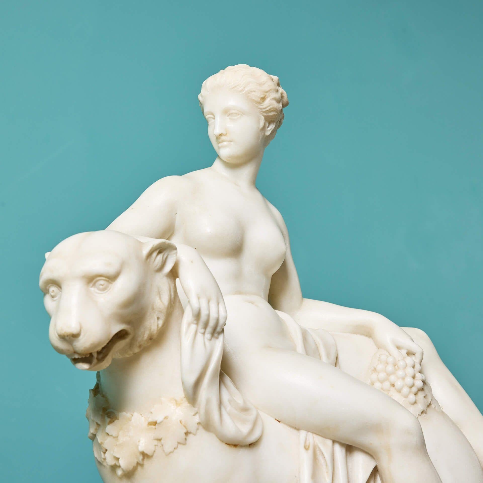 Marbre Ancienne sculpture italienne en marbre sculpté d'Ariane et de la panthère en vente
