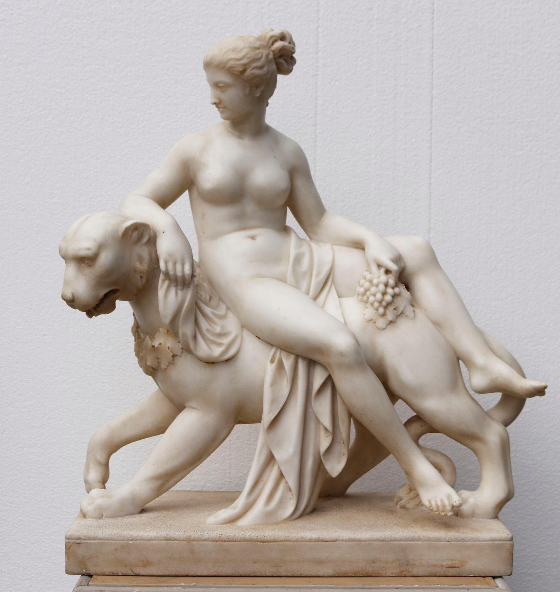 Ancienne sculpture italienne en marbre sculpté d'Ariane et de la panthère en vente 2