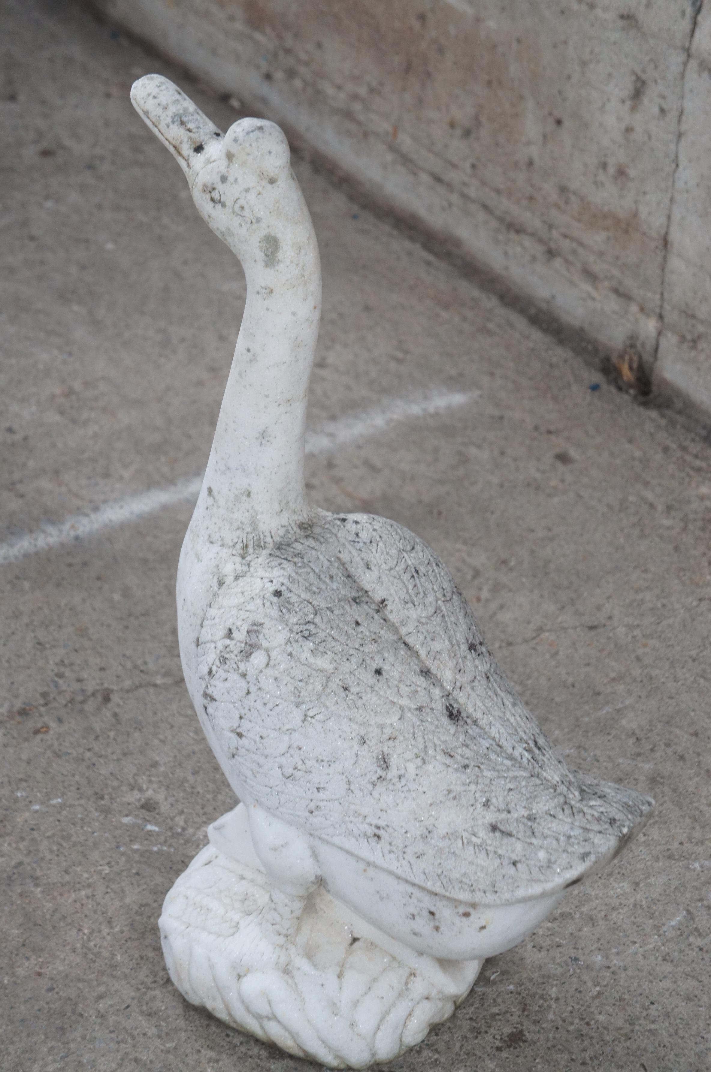 Milieu du XXe siècle Antiquities Italian Carved Marble Stone Goose Geese Bird Garden Sculpture Statue 24