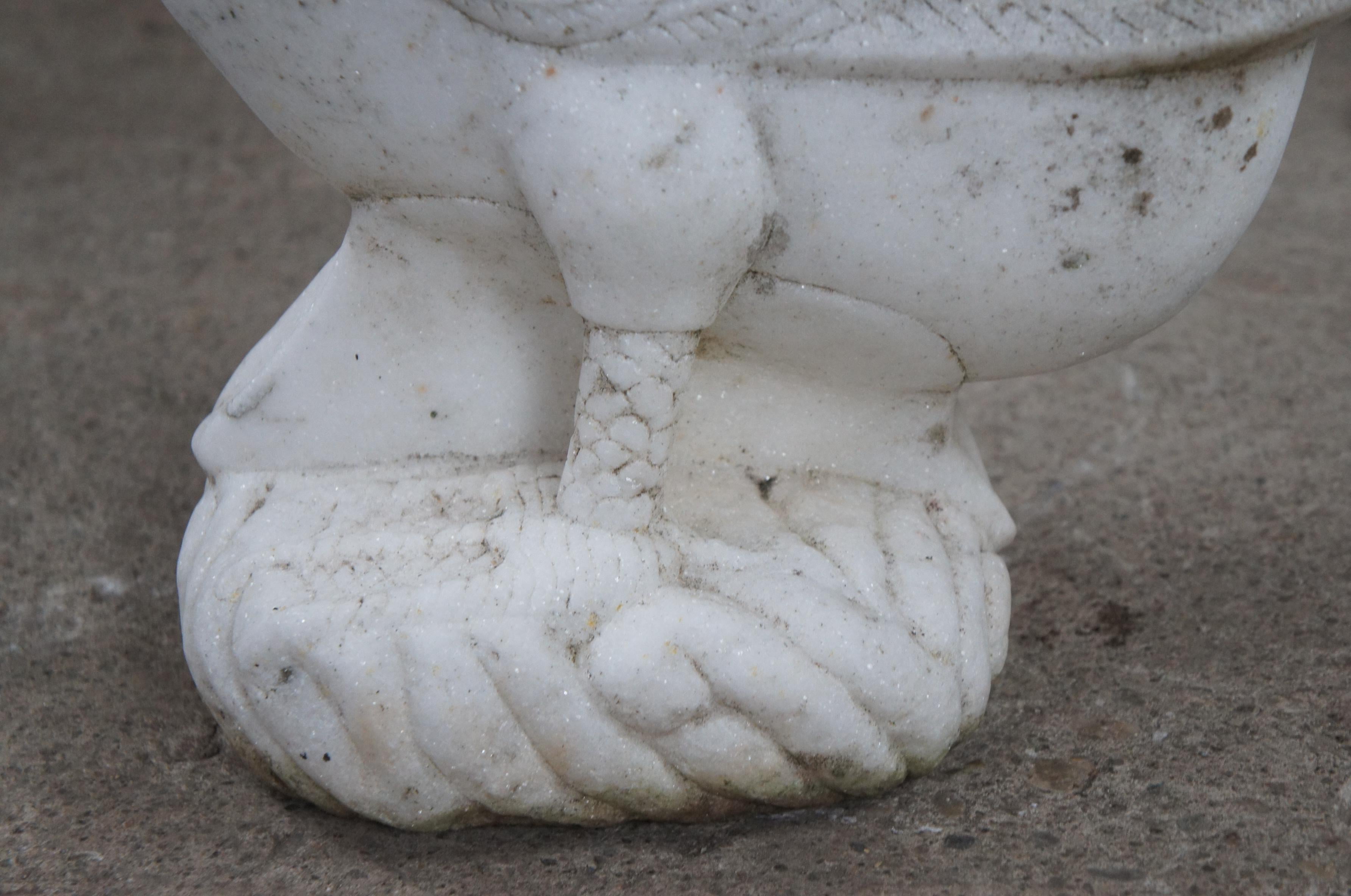 Antike italienische geschnitzte Marmorstein-Gartenskulptur-Statue mit Gänseblümchen, Gänseblümchen und Vogel, 24