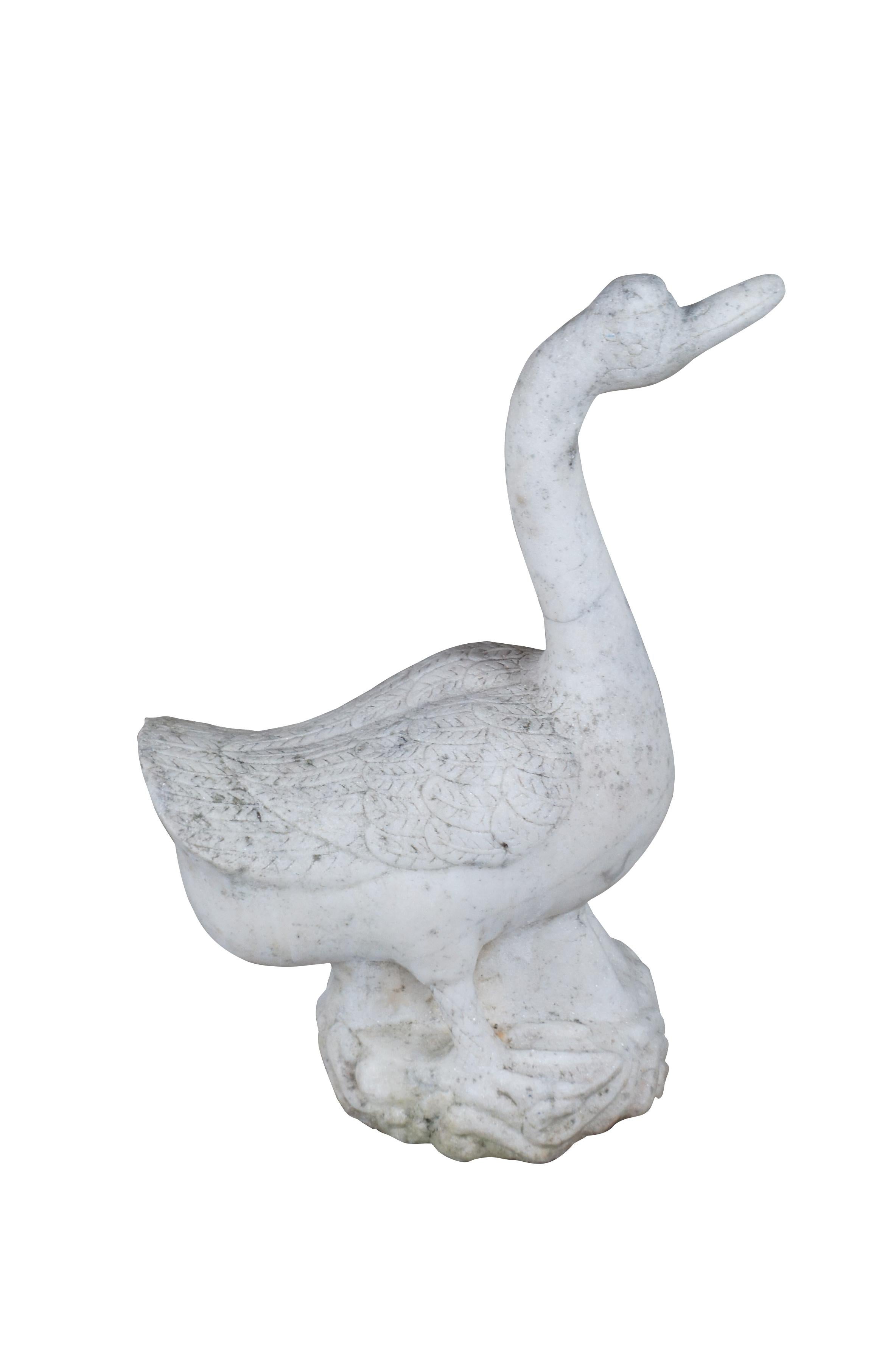 Heavy antique carved marble goose garden sculpture.  Made in Italy circa 1930s.

Dimensions:
24.5