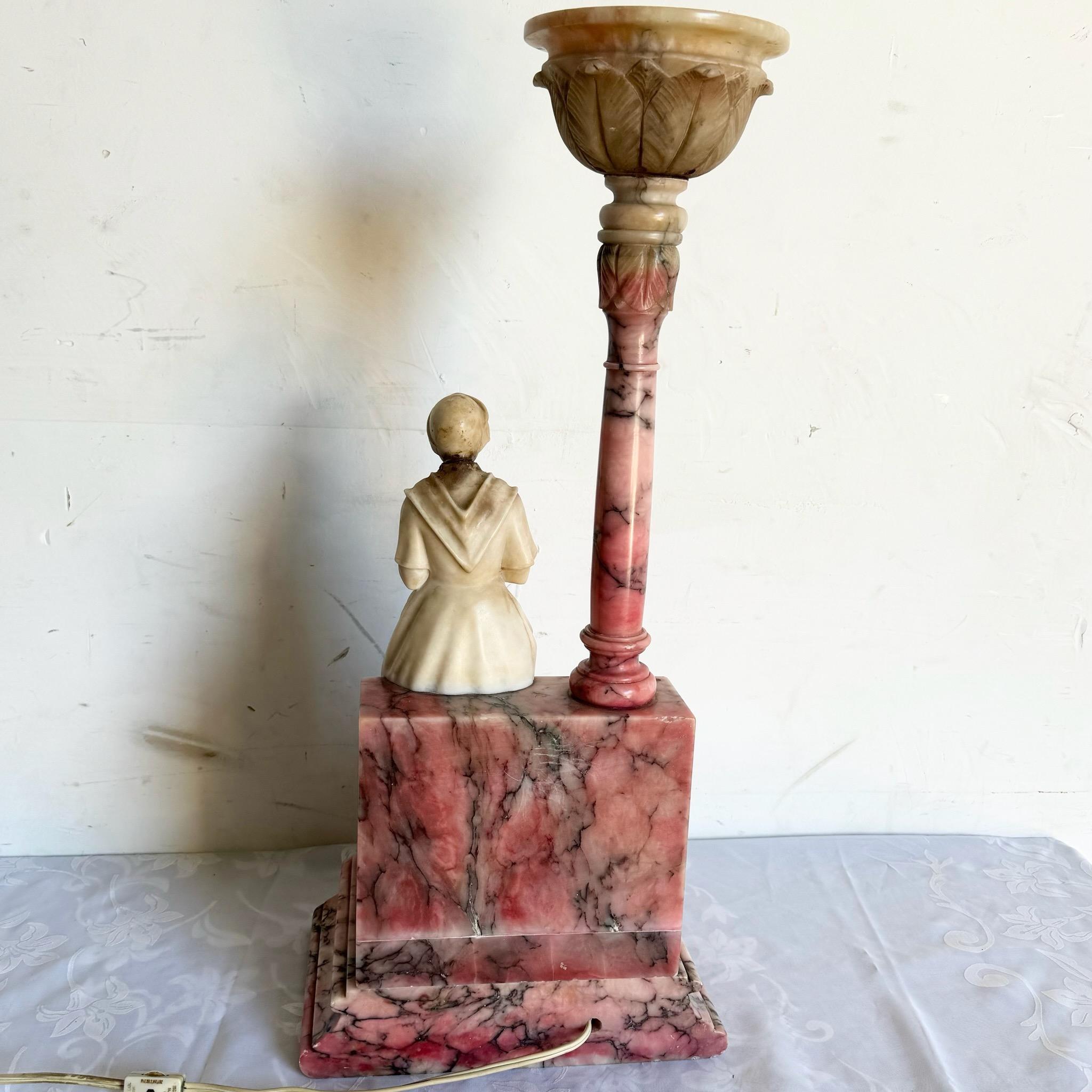 Lampe de table italienne ancienne sculptée en albâtre rose et blanc et en marbre en vente 4