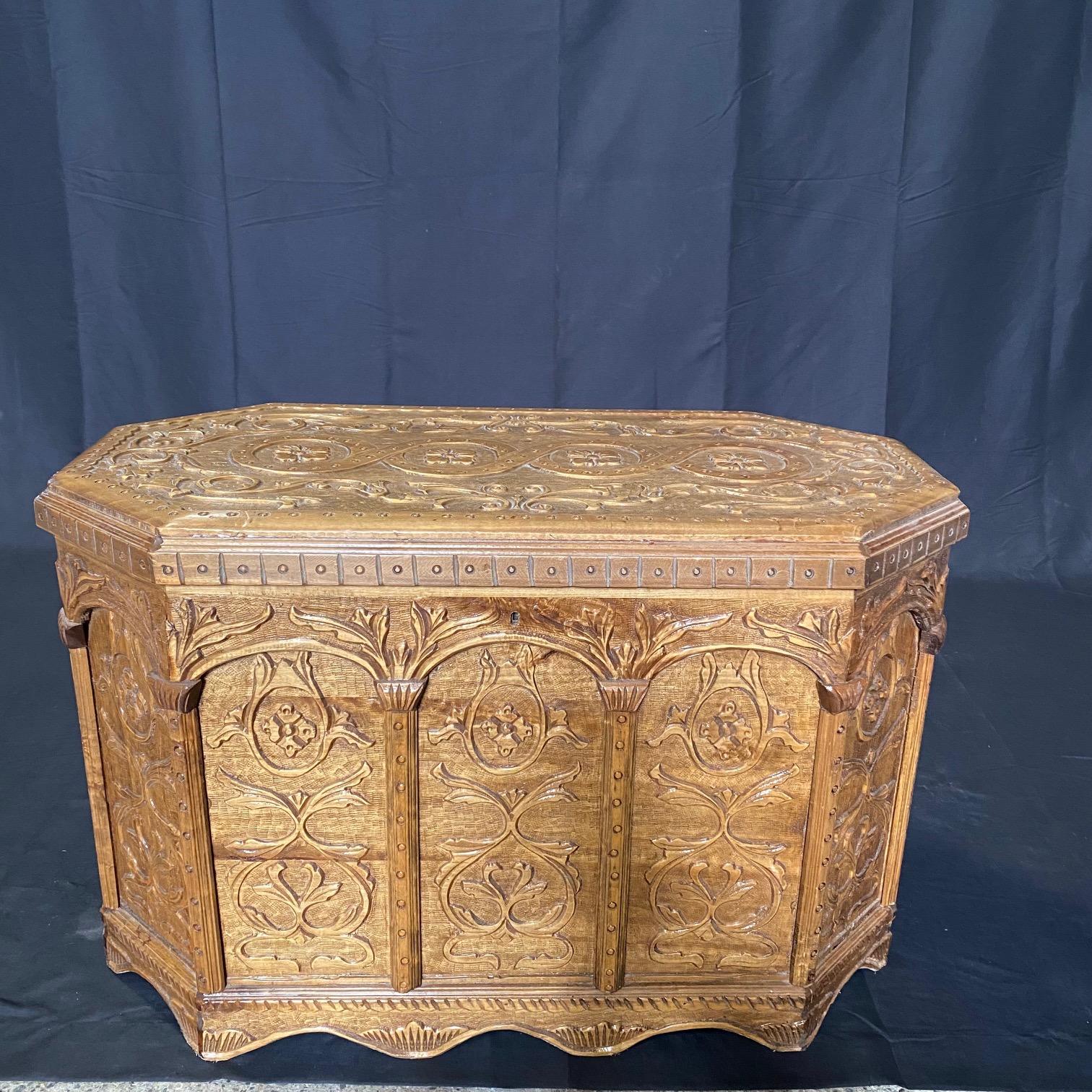 Antique Italian Carved Sarcophagus Coffer Trunk Blanket Chest In Good Condition For Sale In Hopewell, NJ