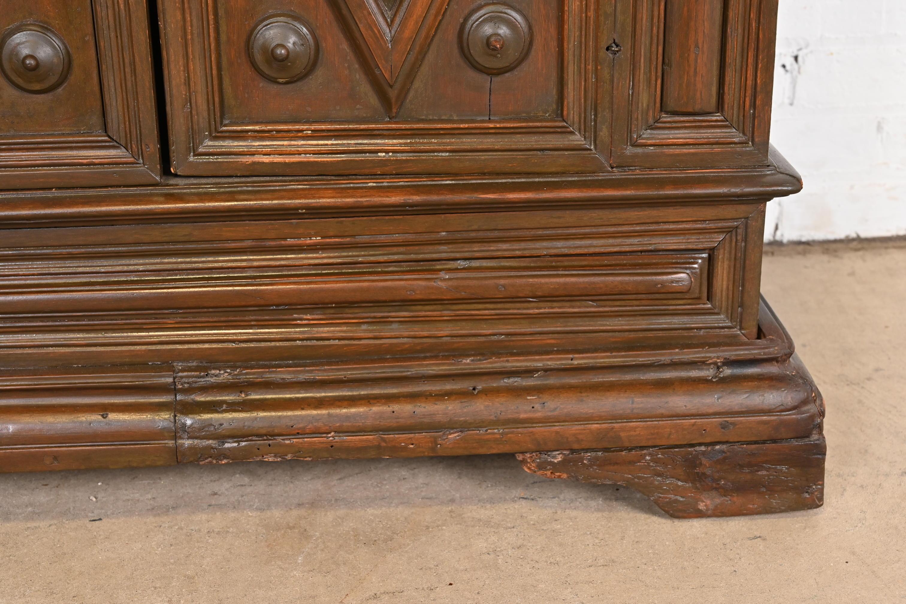 Antique Italian Carved Walnut Renaissance Revival Bar Cabinet, circa 1800 For Sale 13