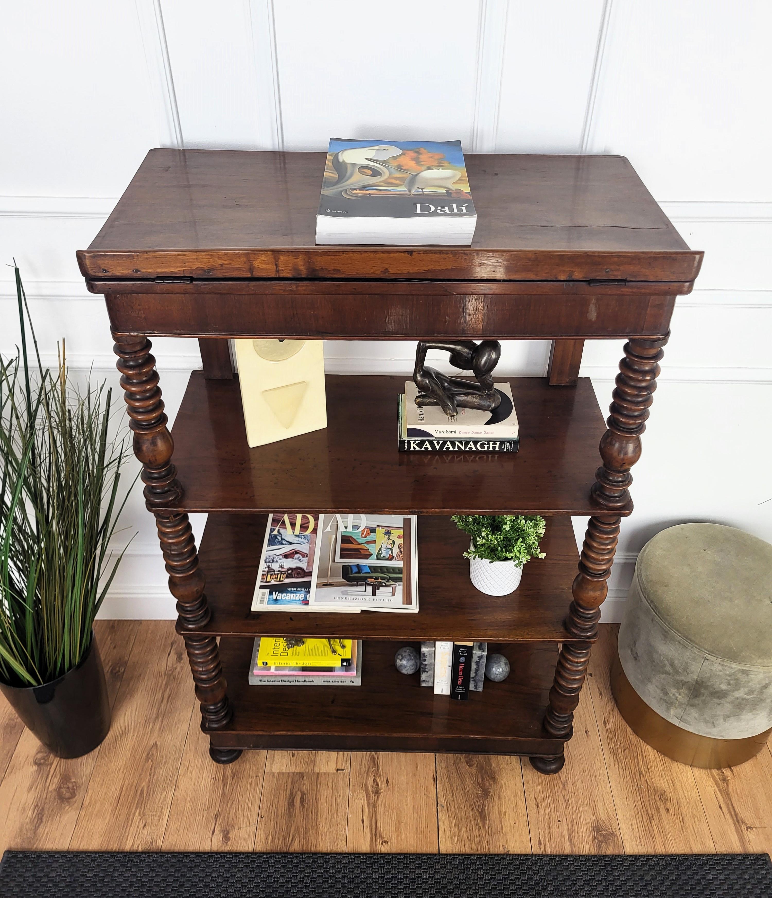 Antike italienische geschnitzt Nussbaum Holz drei Regale offenes Bücherregal Credenza Schrank im Zustand „Gut“ im Angebot in Carimate, Como