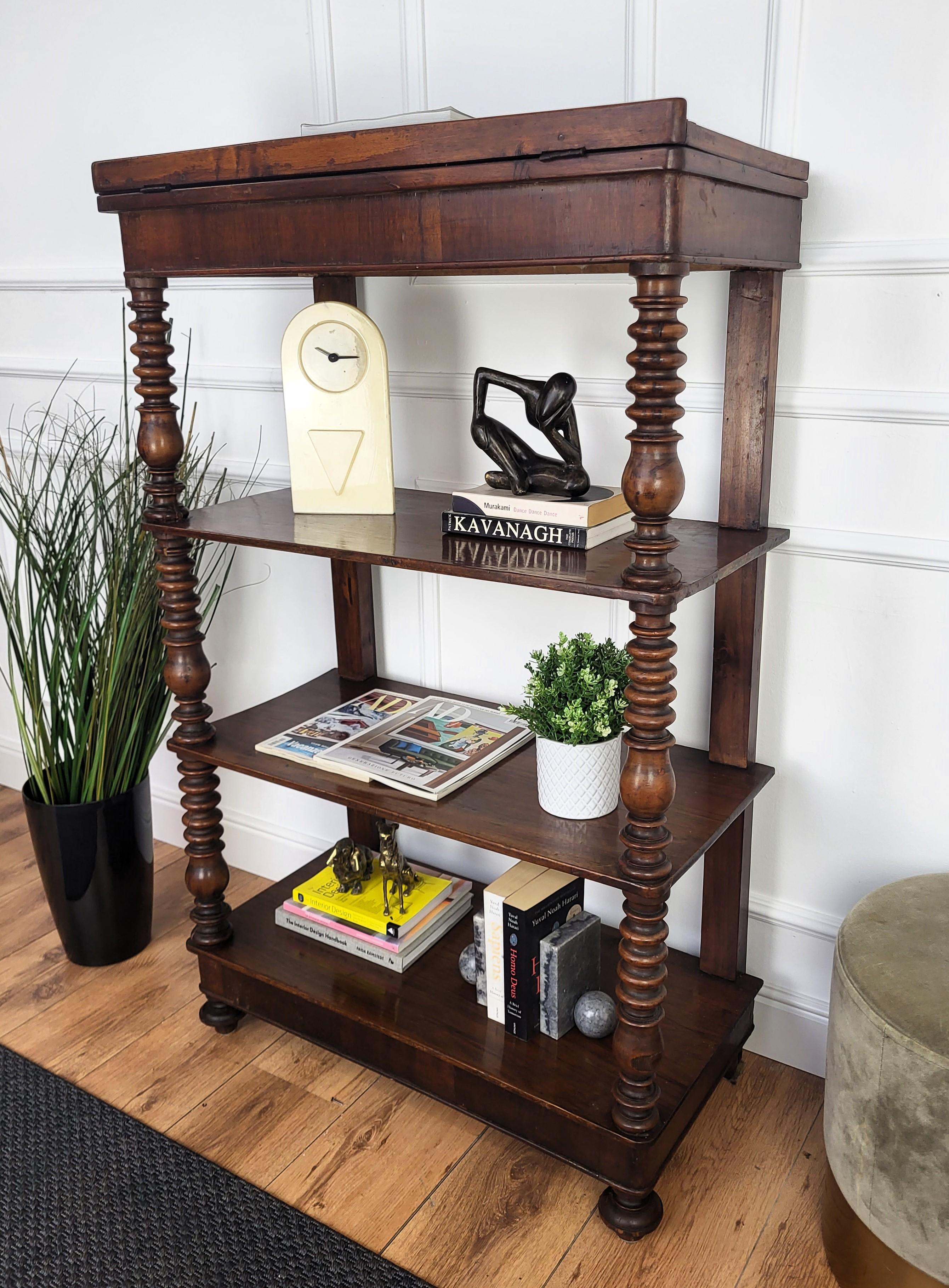Antike italienische geschnitzt Nussbaum Holz drei Regale offenes Bücherregal Credenza Schrank im Angebot 1