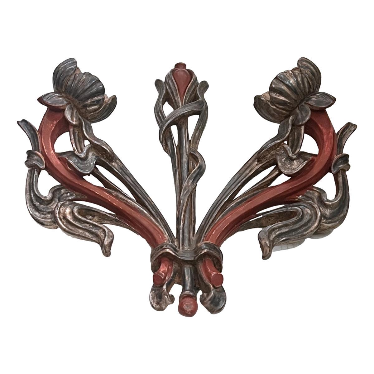 Coppia di appliques italiane dipinte e con foglia d'argento del 1920 circa.

Misure:
Altezza: 20