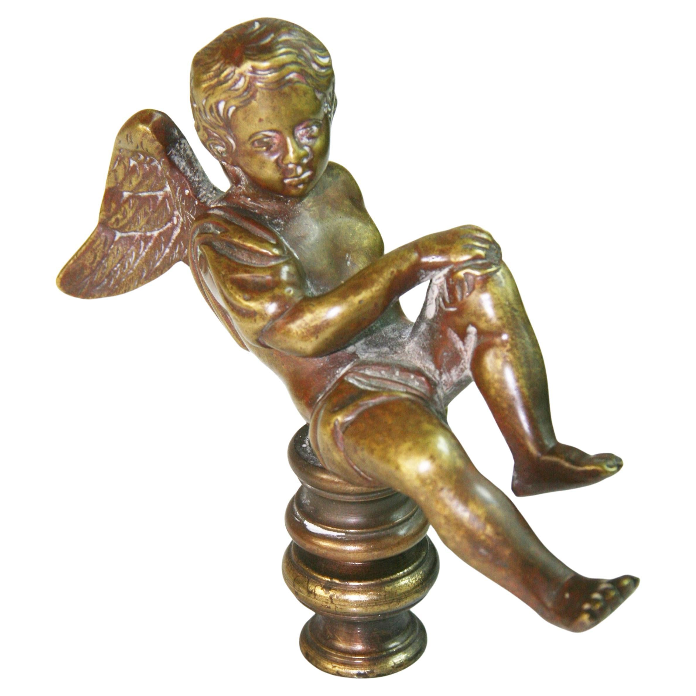 1784 Antigüedad  Bronce italiano pequeño  putto  sobre una base de mármolbase de mármol blanco