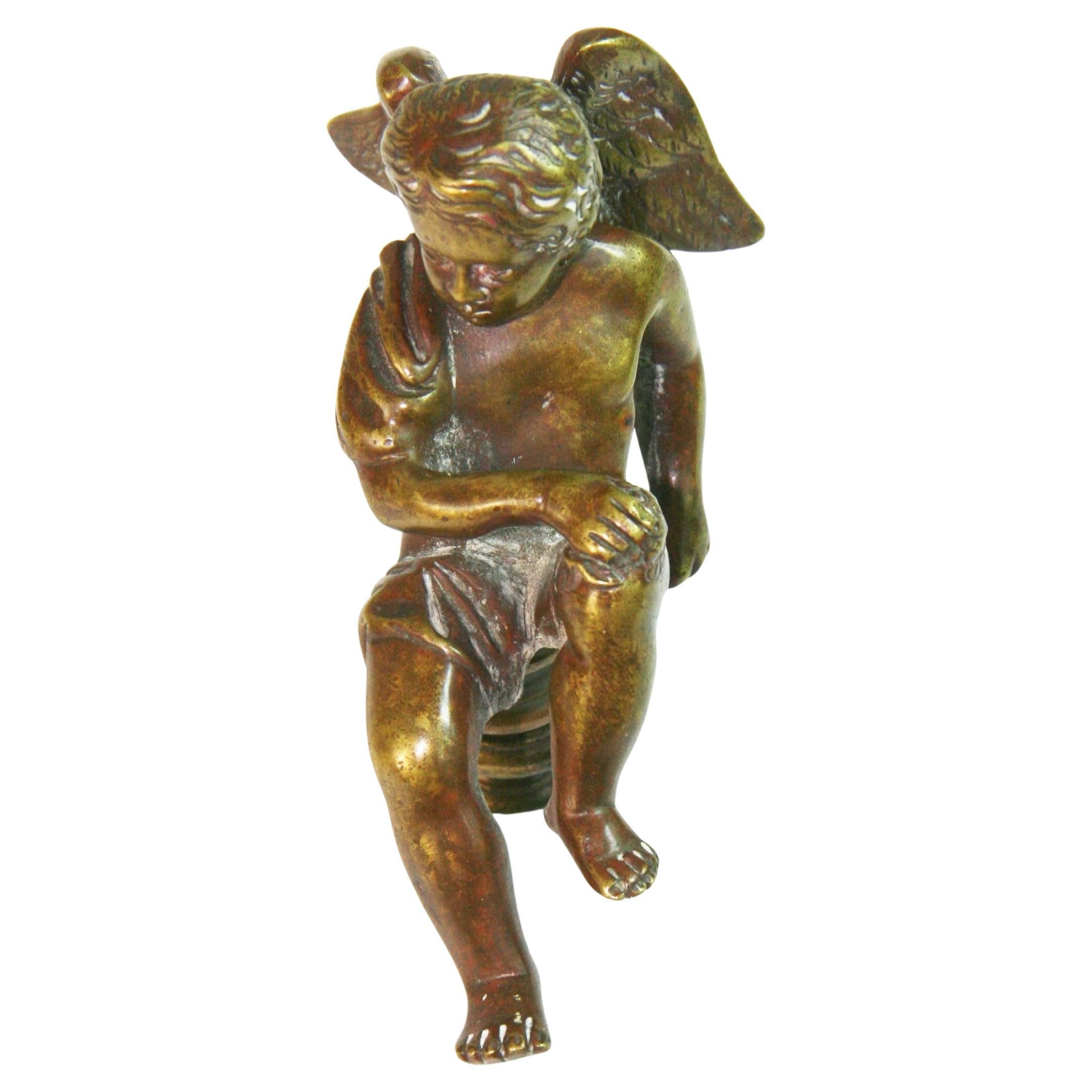 Antigua escultura italiana de bronce fundido y mármol Putto en Bueno estado para la venta en Douglas Manor, NY