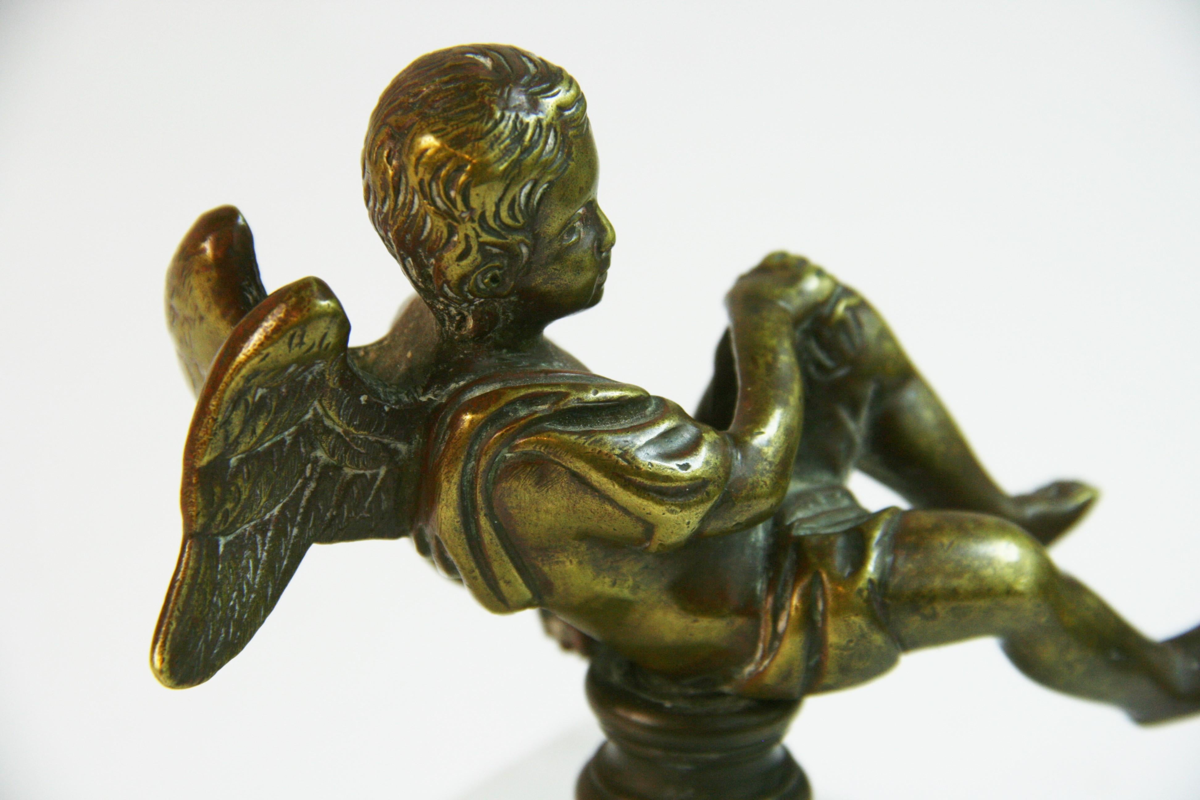 Antigua escultura italiana de bronce fundido y mármol Putto en venta 4