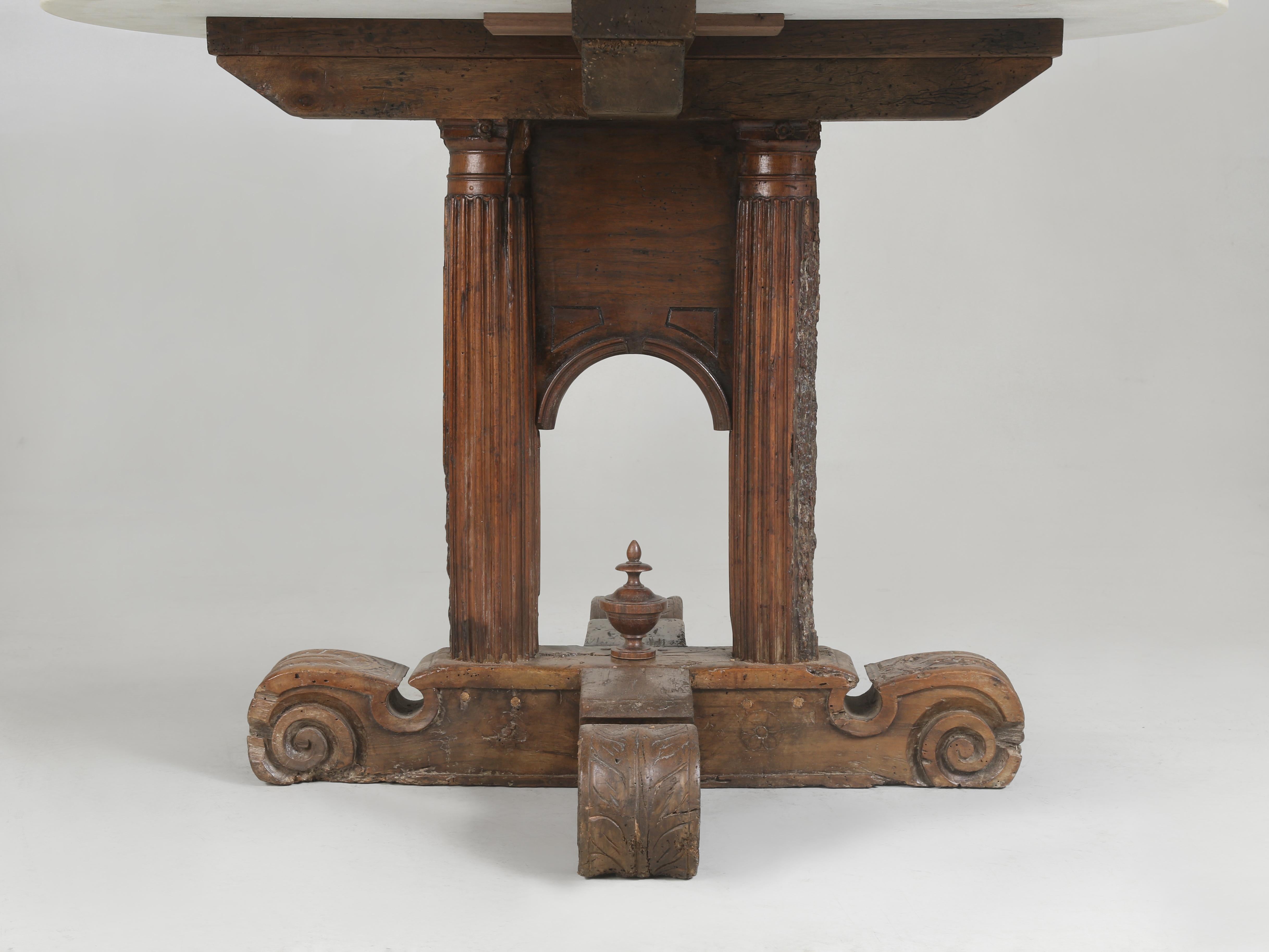 Antique Italian Center Hall Table or End Table c1700's Restored Carrara Marble In Good Condition For Sale In Chicago, IL