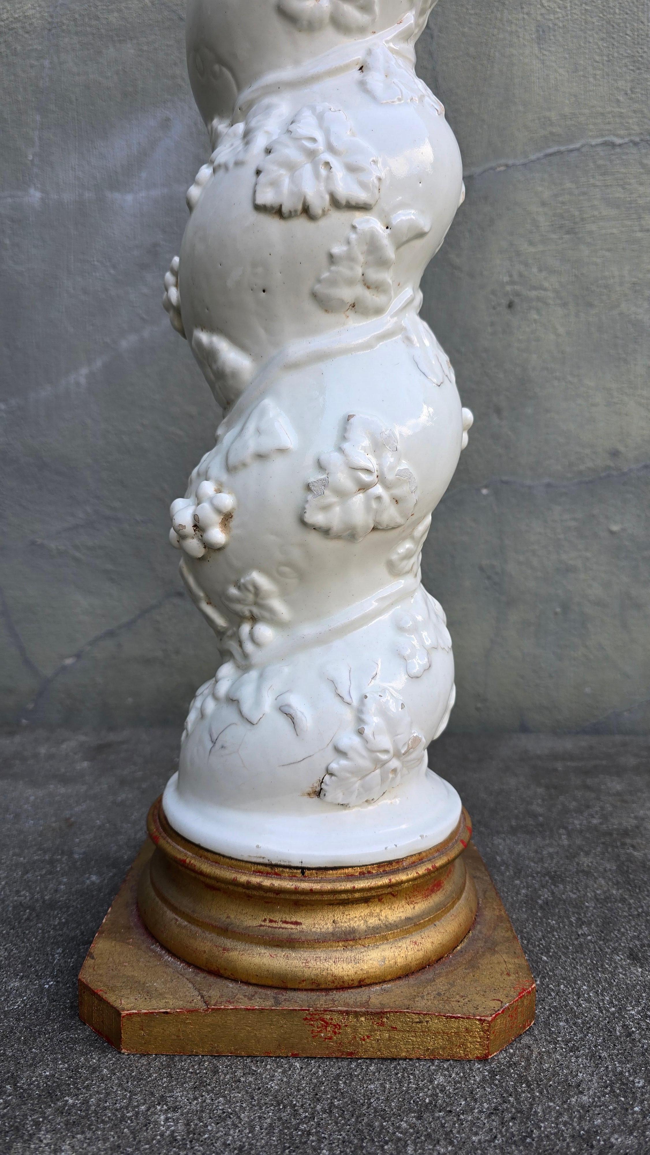 Antique Italian Ceramic Lamp Base in Rococo Revival Style siglo XIX en venta