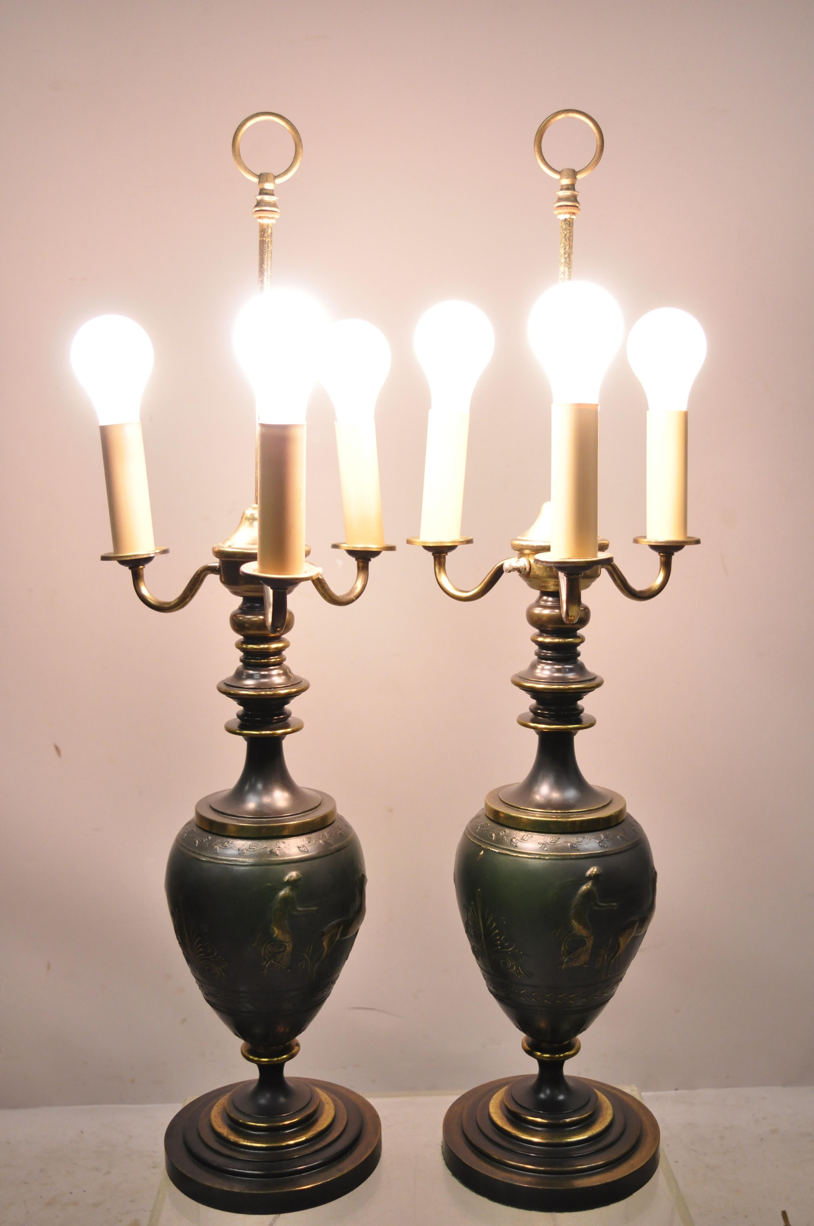 Paire de lampes de bureau italiennes anciennes figuratives bulbeuses en métal, finition bronze classique italienne en vente 4