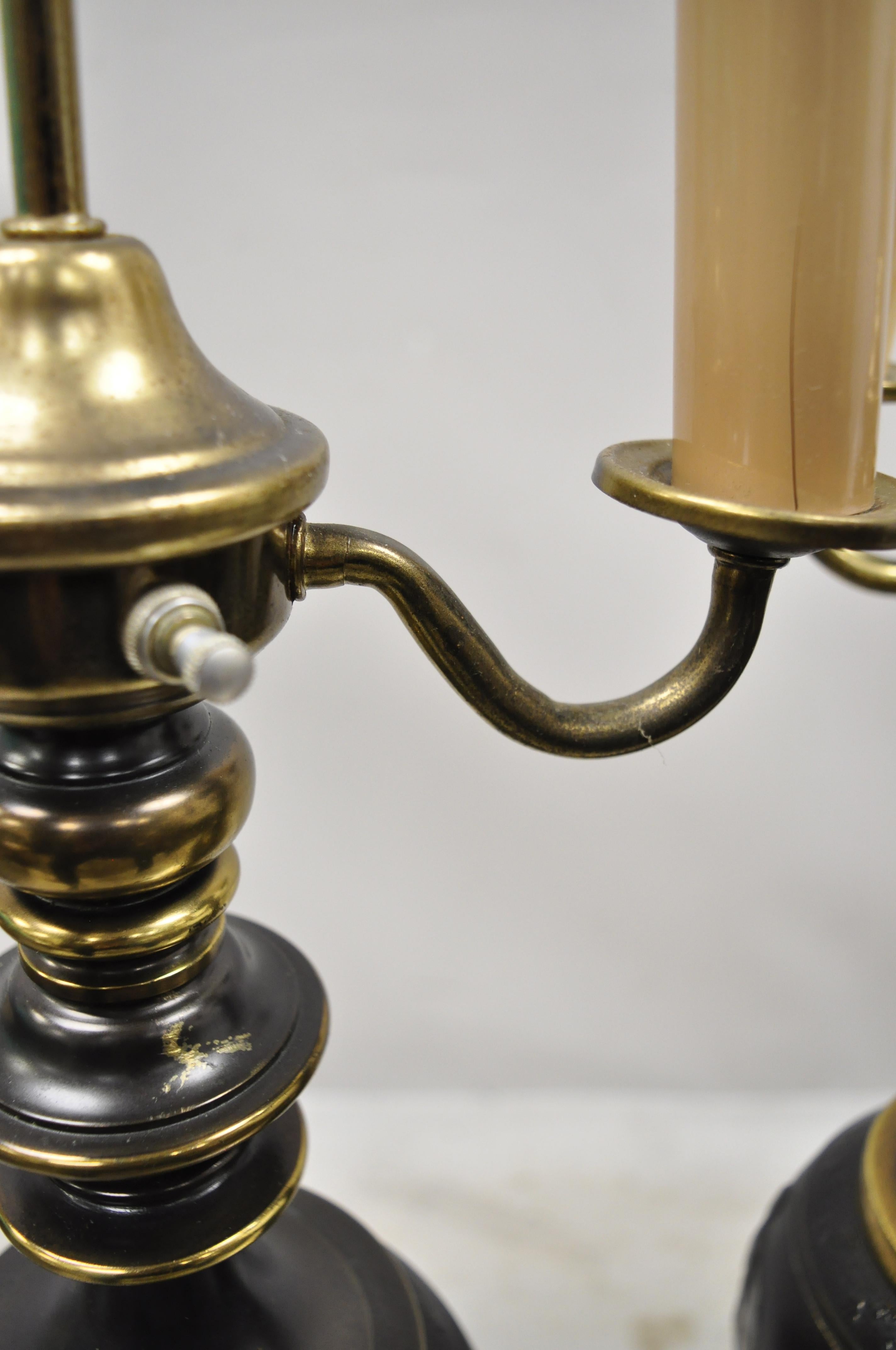 Paire de lampes de bureau italiennes anciennes figuratives bulbeuses en métal, finition bronze classique italienne en vente 5