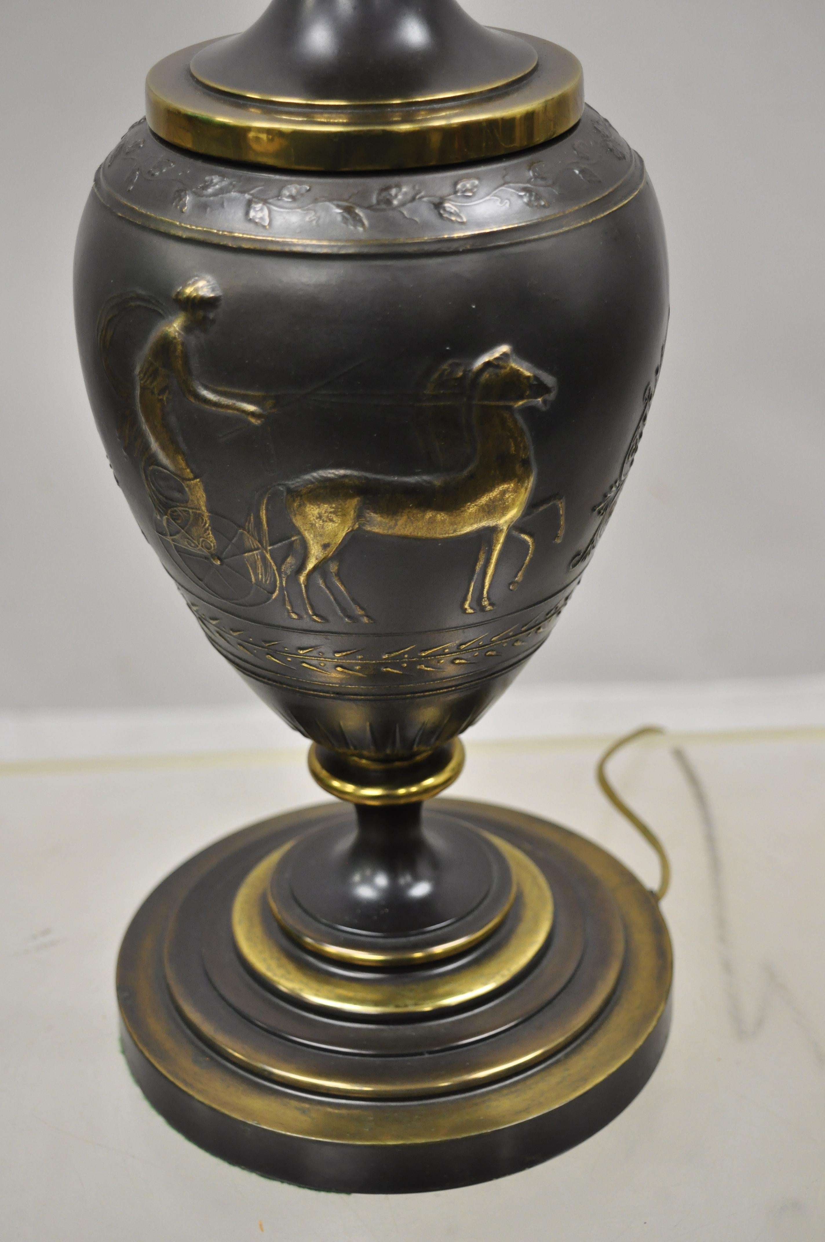Antike italienische, klassische, bauchige, figurale Tischlampen aus Metall in Bronze-Finish, Paar (Amerikanische Klassik) im Angebot