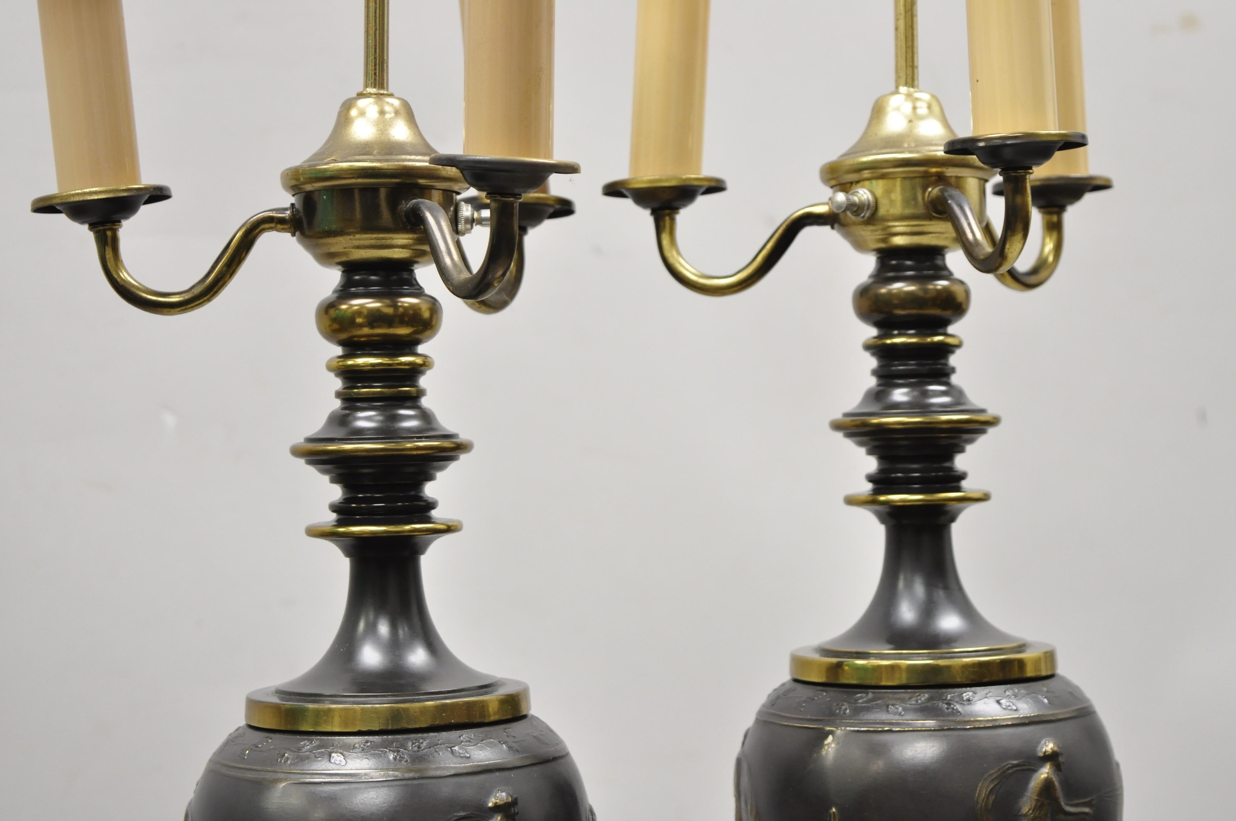 Paire de lampes de bureau italiennes anciennes figuratives bulbeuses en métal, finition bronze classique italienne en vente 1