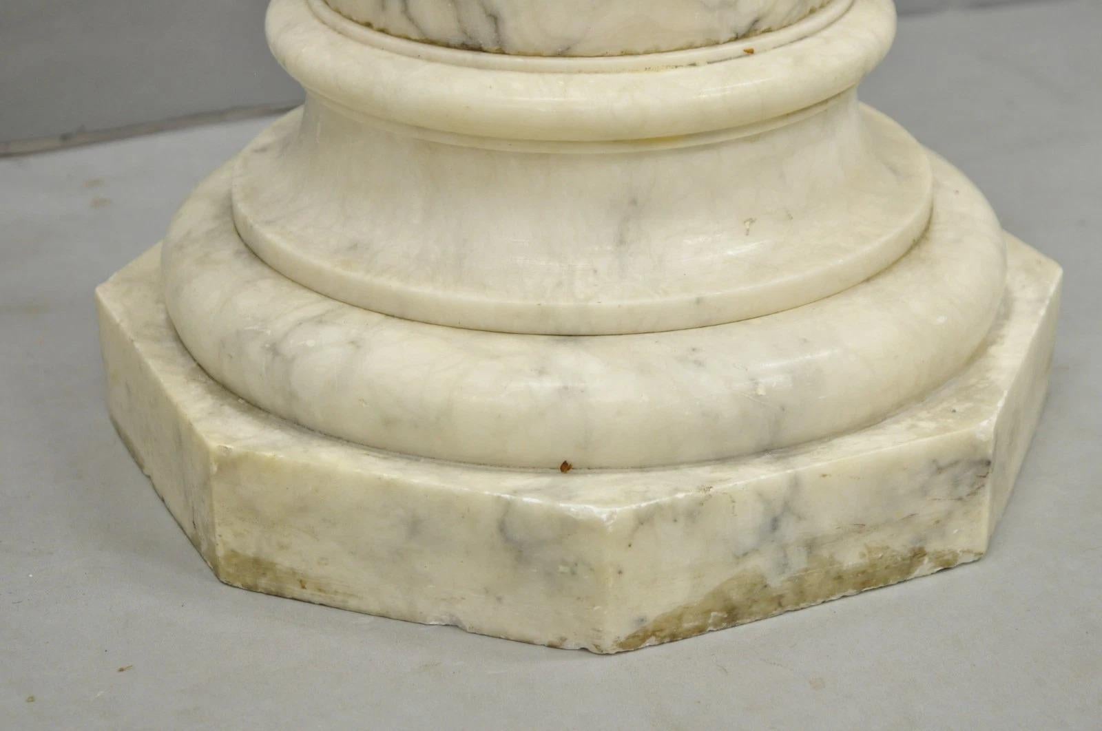 Antike italienische klassische geschnitzte Marmorsäule Empire Pedestal Büste Stand im Angebot 5