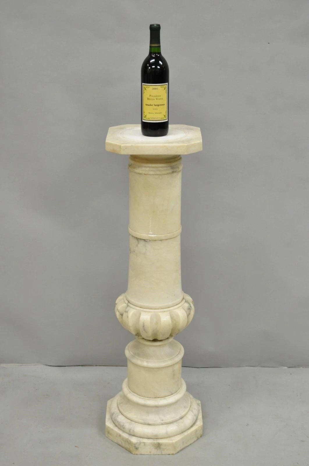 Bitte teilen Sie uns Ihre Postleitzahl mit, um ein günstigeres Angebot für den Versand innerhalb der USA anzufordern.

Antike italienische klassische geschnitzte Marmorsäule Empire Pedestal Bust Stand, ca. 65 lbs. CIRCA Anfang des 20. Jahrhunderts.