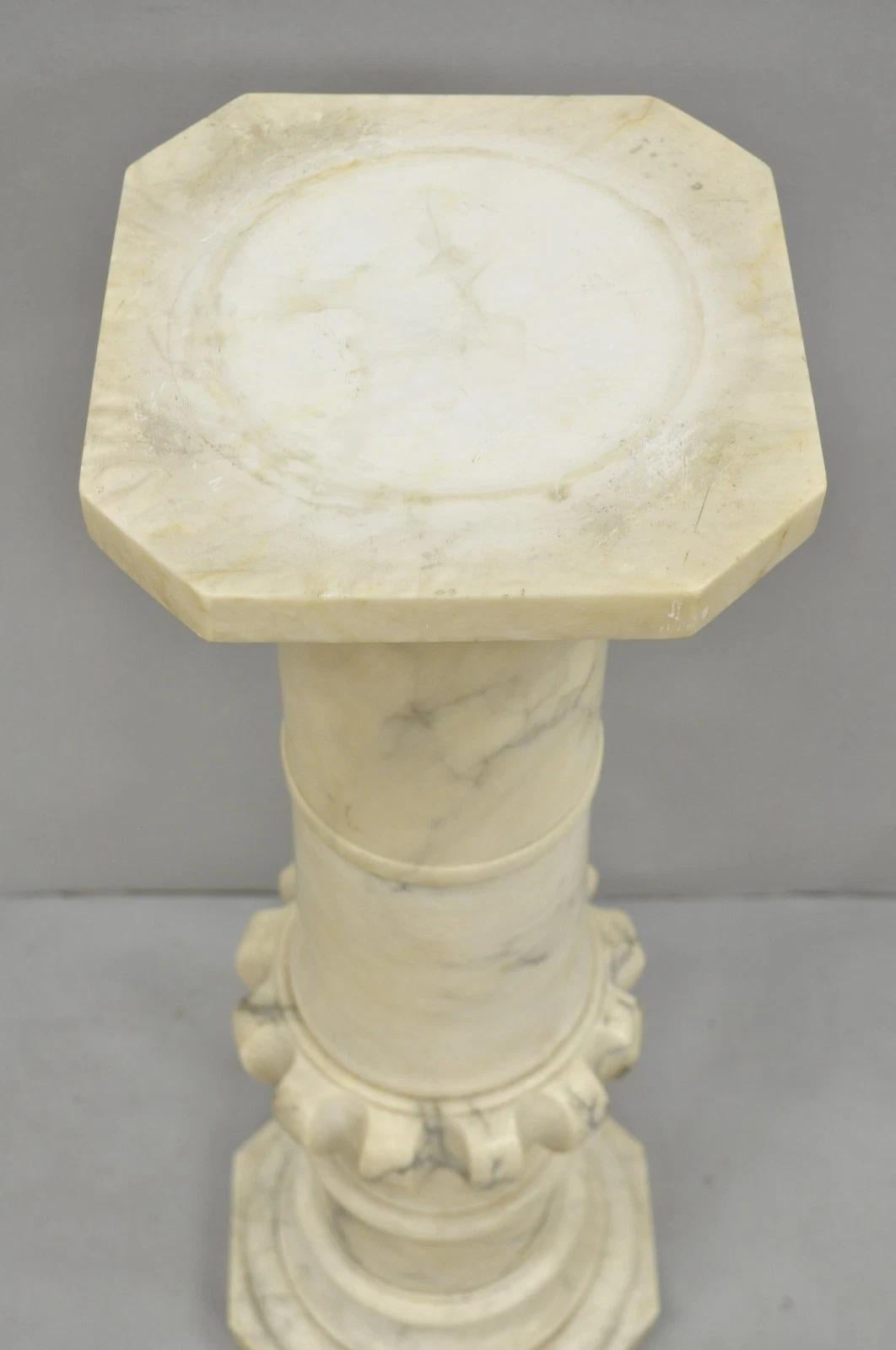 Antike italienische klassische geschnitzte Marmorsäule Empire Pedestal Büste Stand (20. Jahrhundert) im Angebot