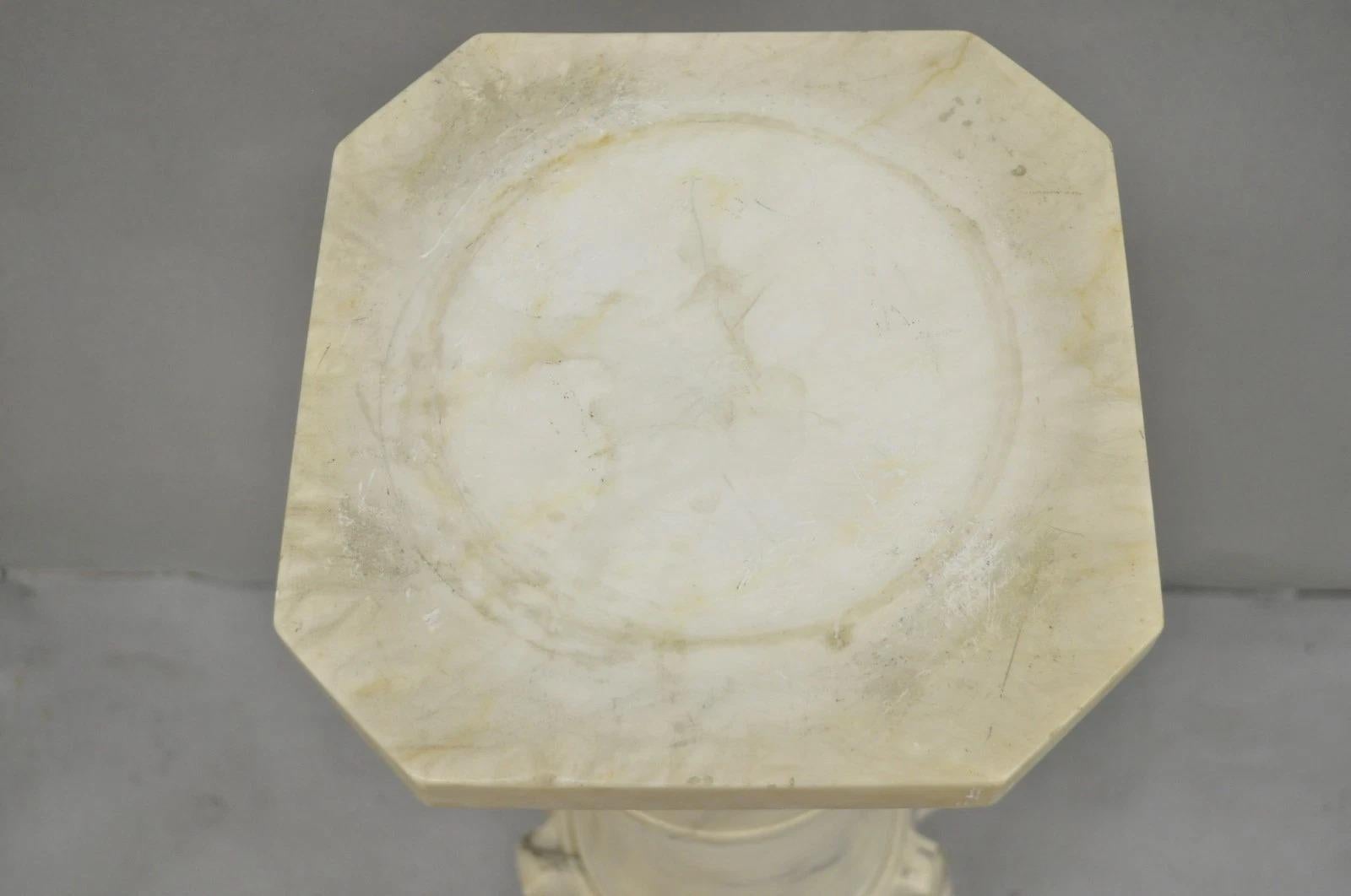 Antike italienische klassische geschnitzte Marmorsäule Empire Pedestal Büste Stand im Angebot 1
