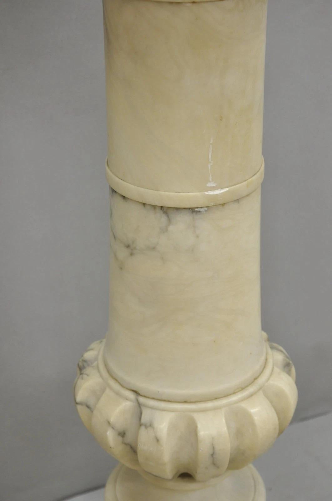 Antike italienische klassische geschnitzte Marmorsäule Empire Pedestal Büste Stand im Angebot 3