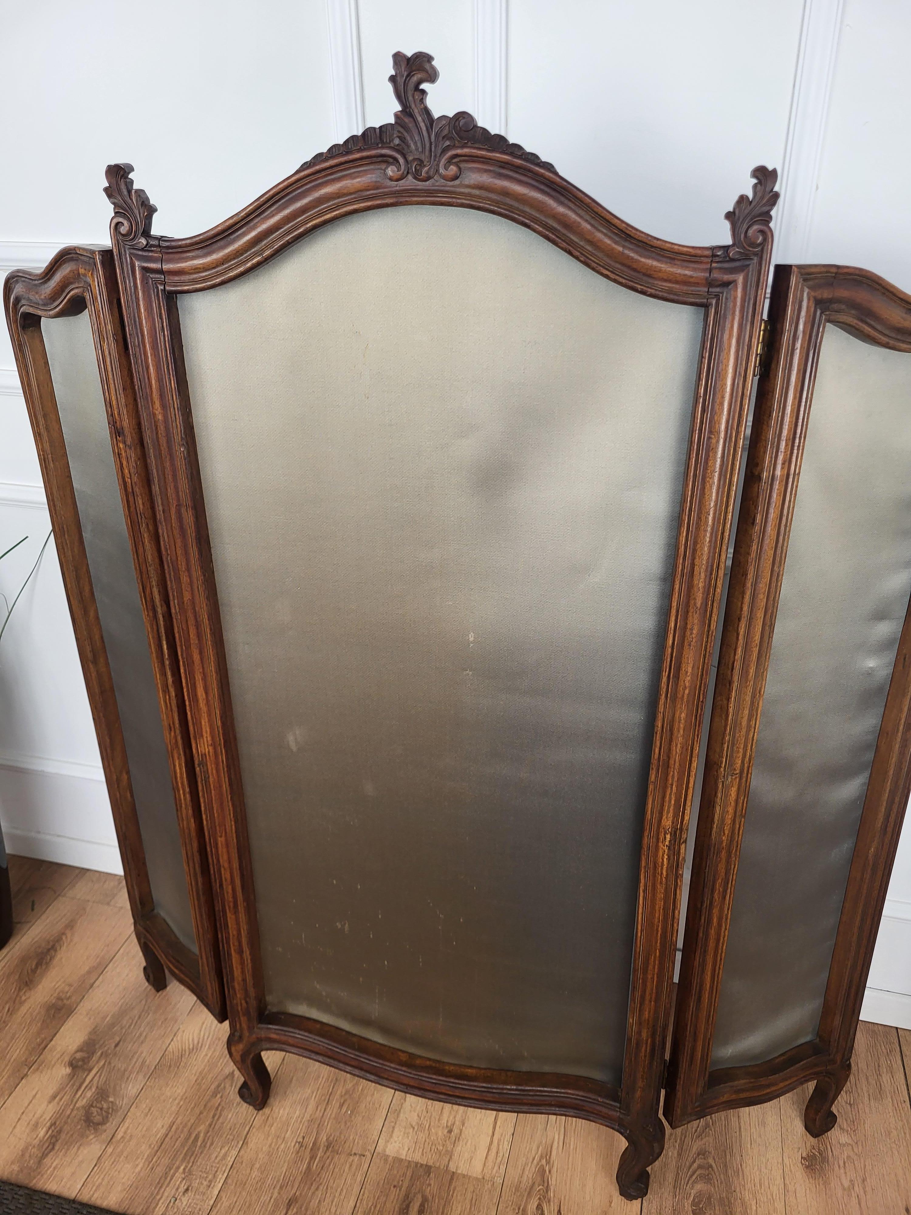 Antique Italian Classical Carved Wood Fabric 3 Panel Folding Screen Room Divider In Good Condition For Sale In Carimate, Como