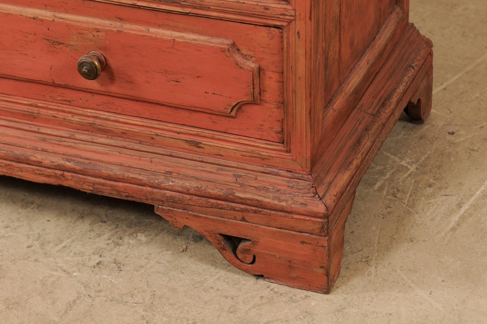 Antique Italian Commode of Three Graduated Drawers in Muted Red Color For Sale 1