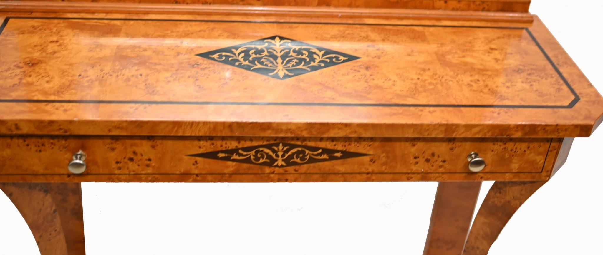 Table console italienne ancienne et miroir incrusté d'ébène de bois de satin en vente 1