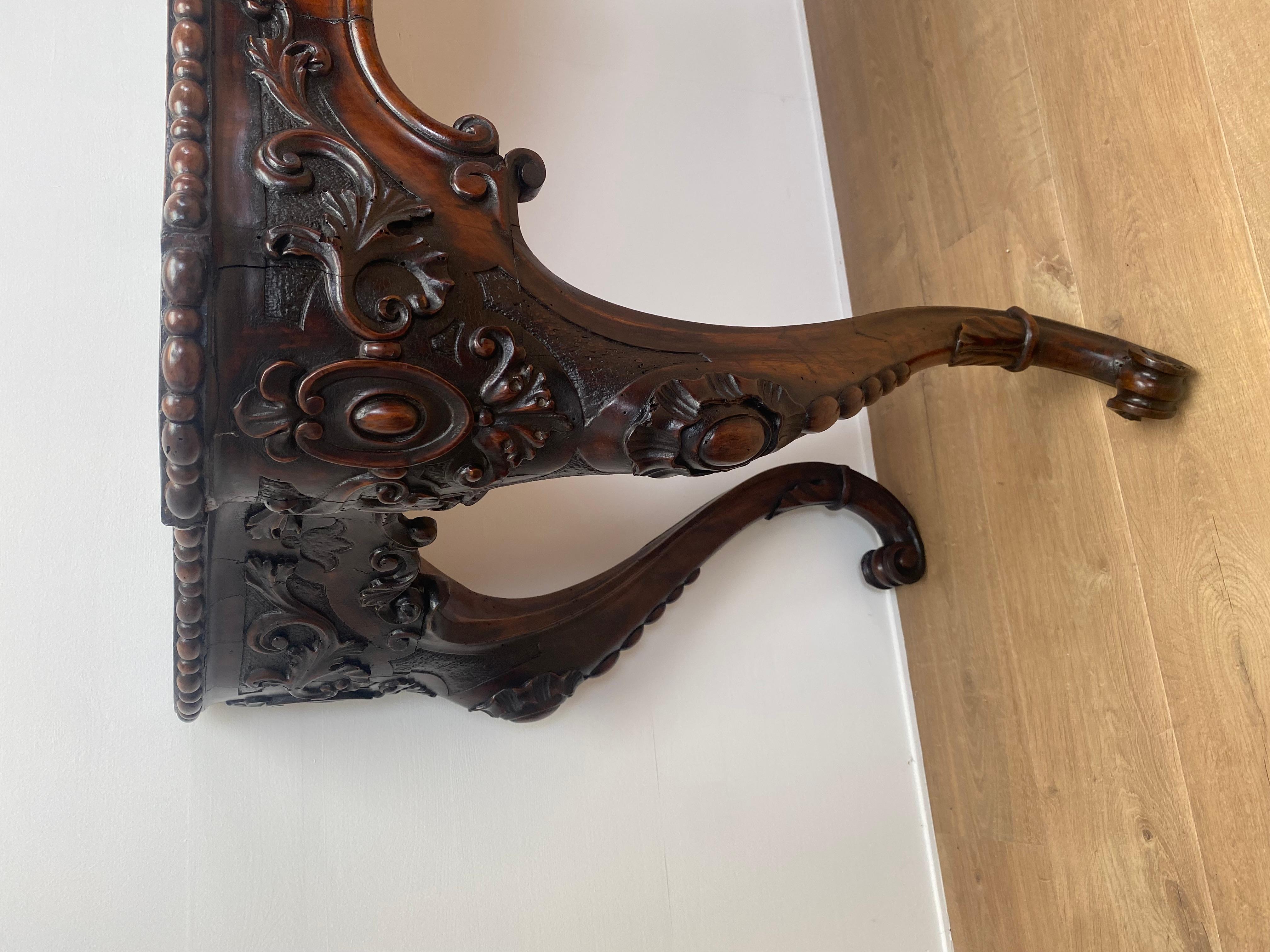 Antique Italian Console Table in Burr Walnut In Good Condition For Sale In Schellebelle, BE