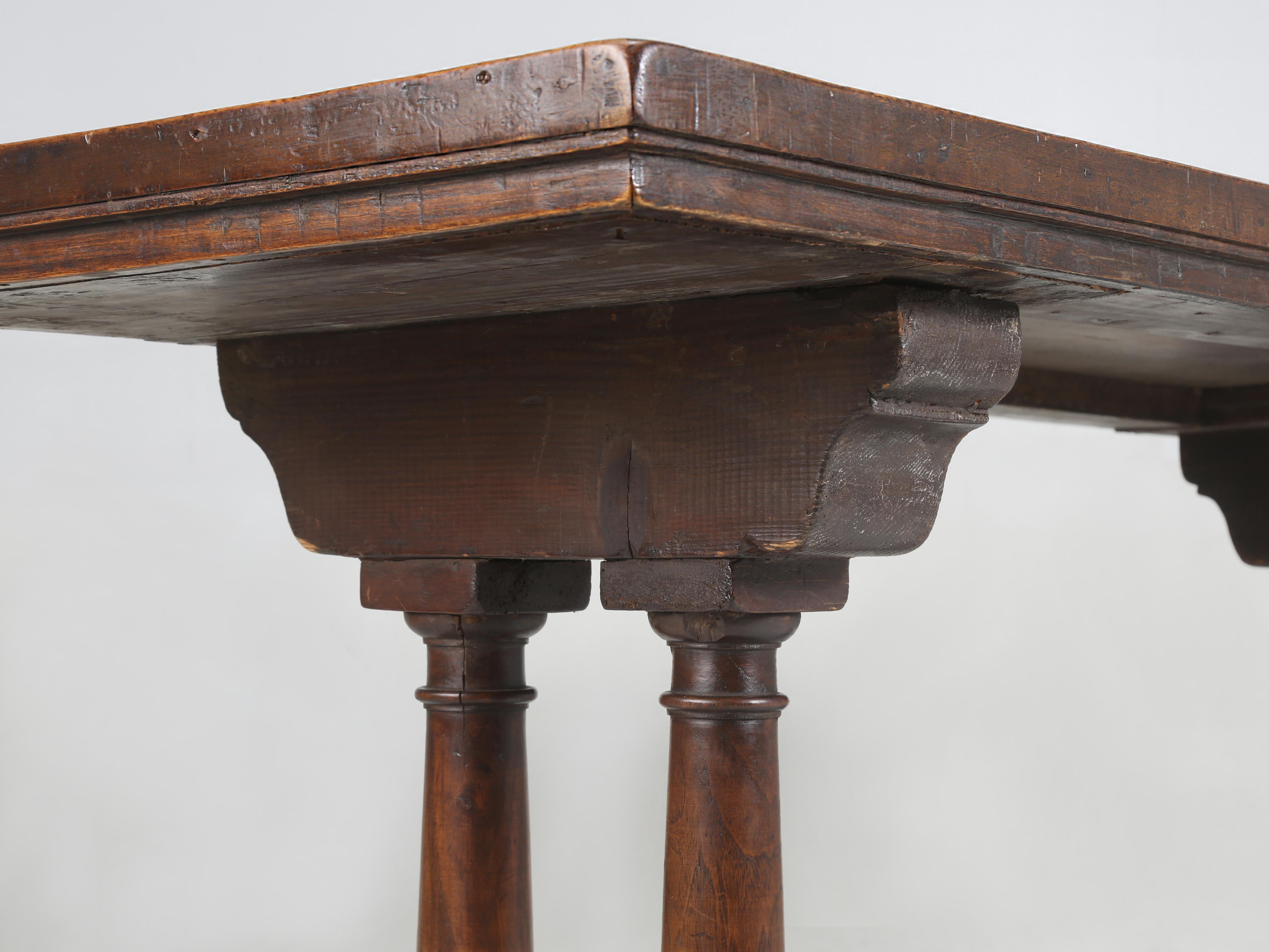 Ancienne table console ou table d'entrée italienne très patinée, datant du milieu des années 1700 en vente 3