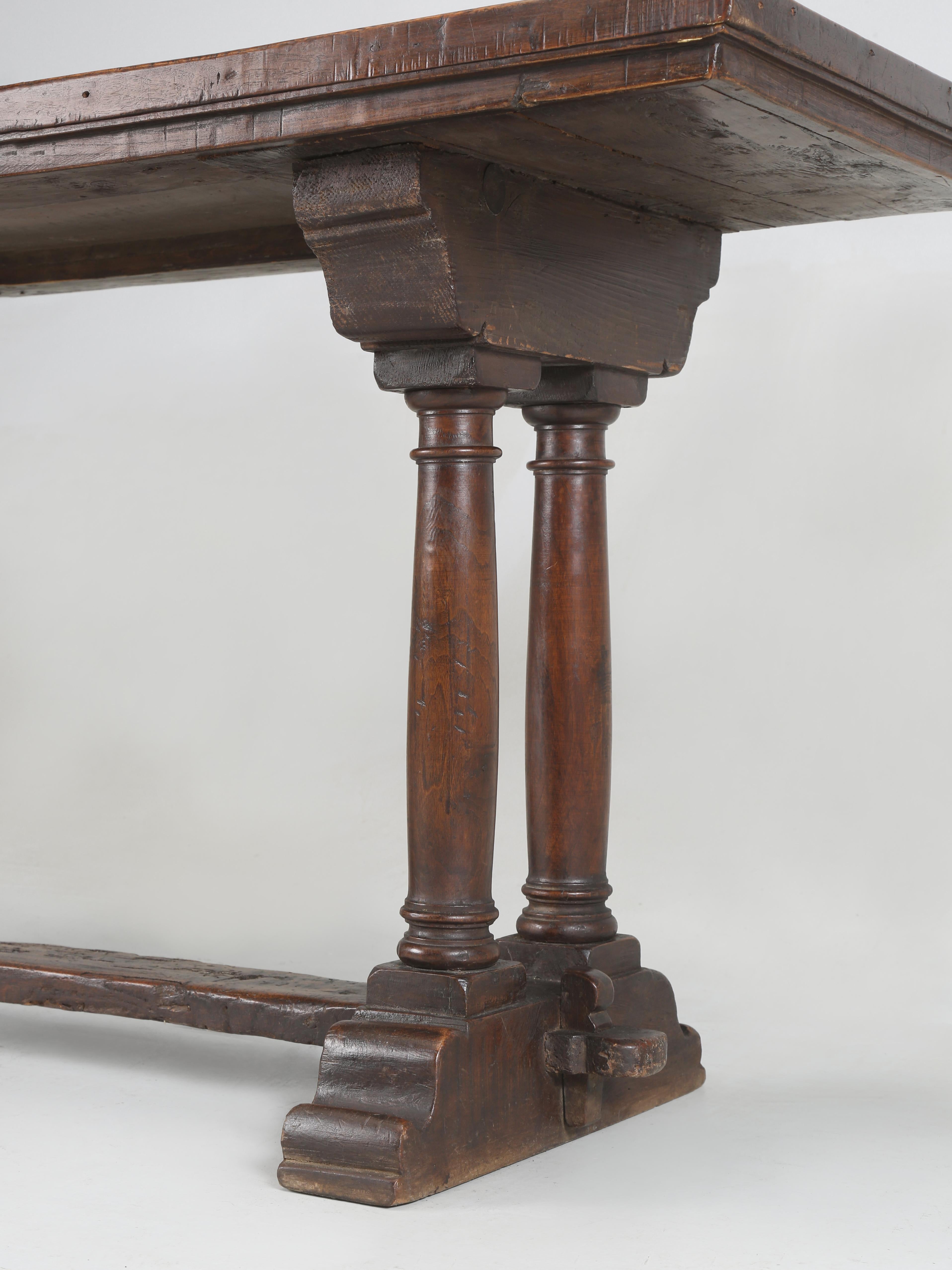 Ancienne table console ou table d'entrée italienne très patinée, datant du milieu des années 1700 en vente 4