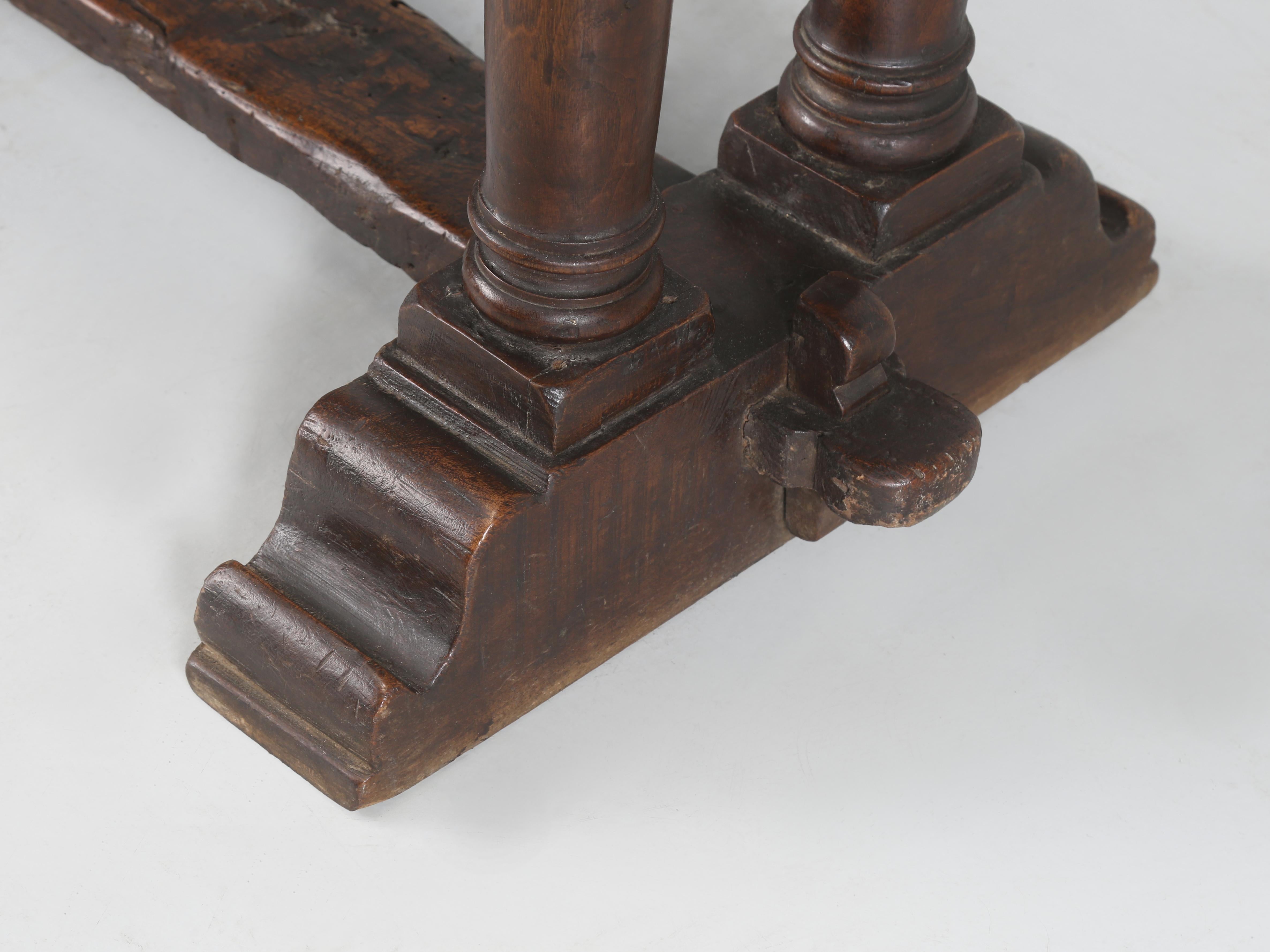 Ancienne table console ou table d'entrée italienne très patinée, datant du milieu des années 1700 en vente 5