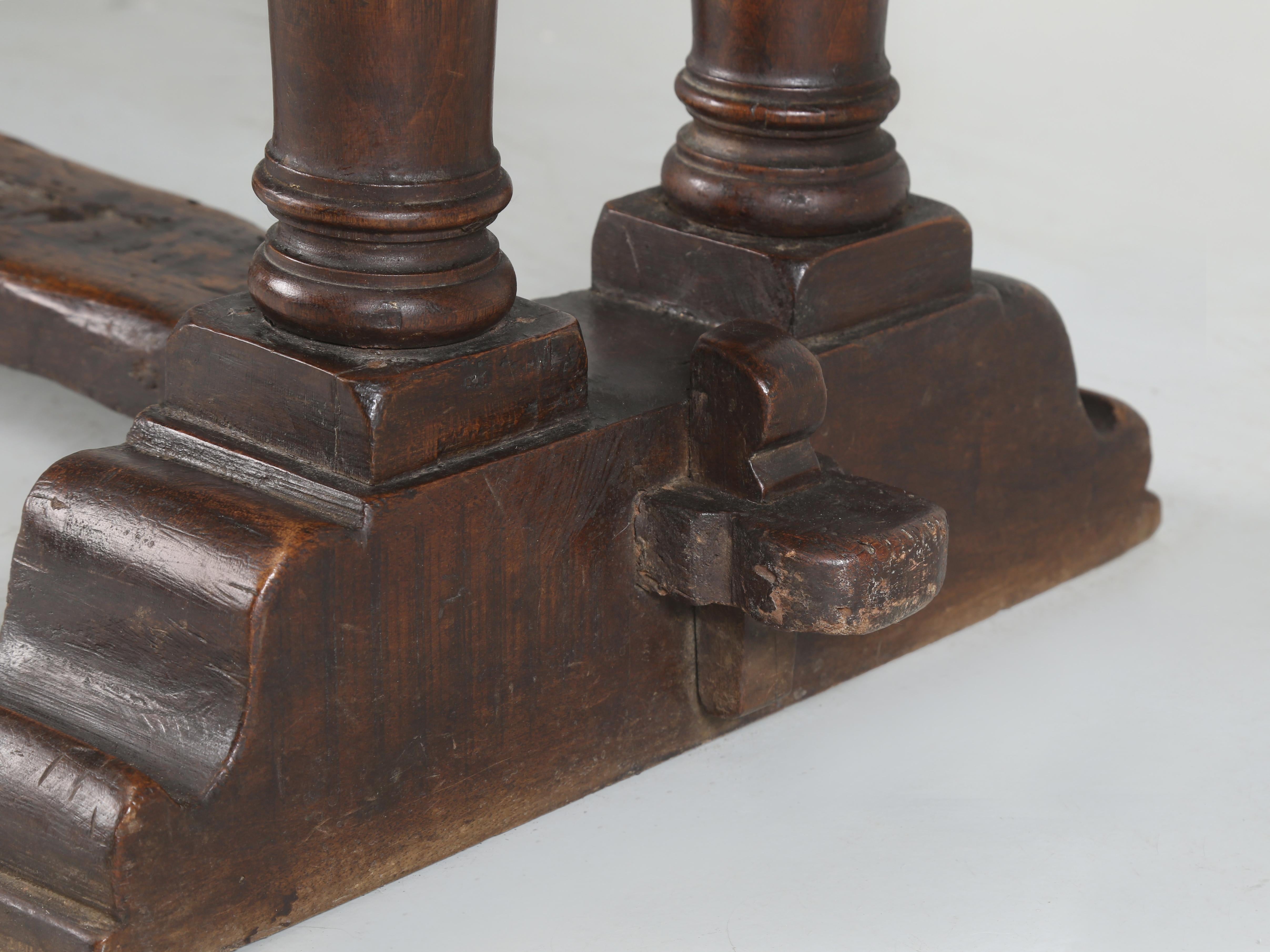 Ancienne table console ou table d'entrée italienne très patinée, datant du milieu des années 1700 en vente 6
