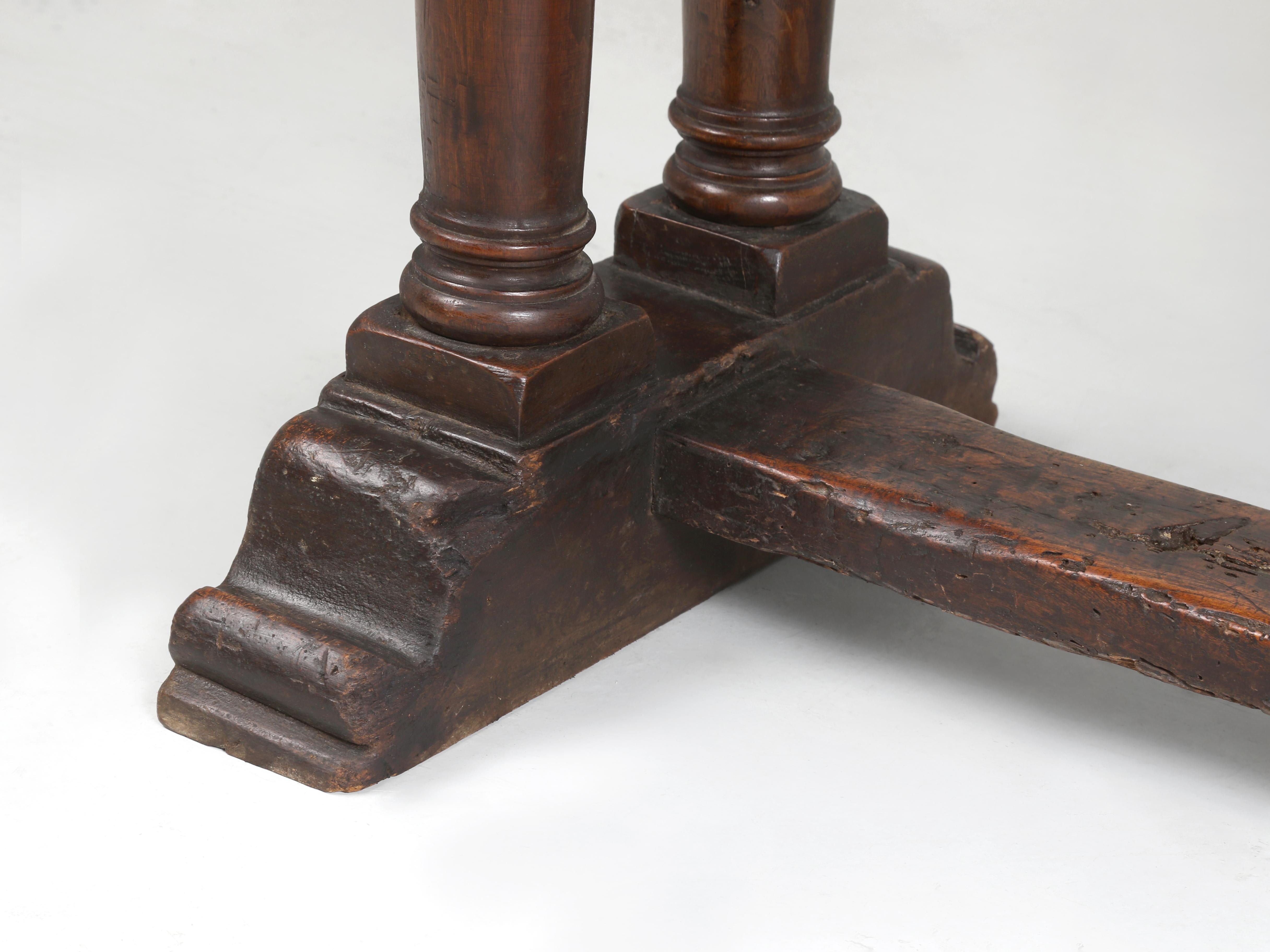 Ancienne table console ou table d'entrée italienne très patinée, datant du milieu des années 1700 en vente 9