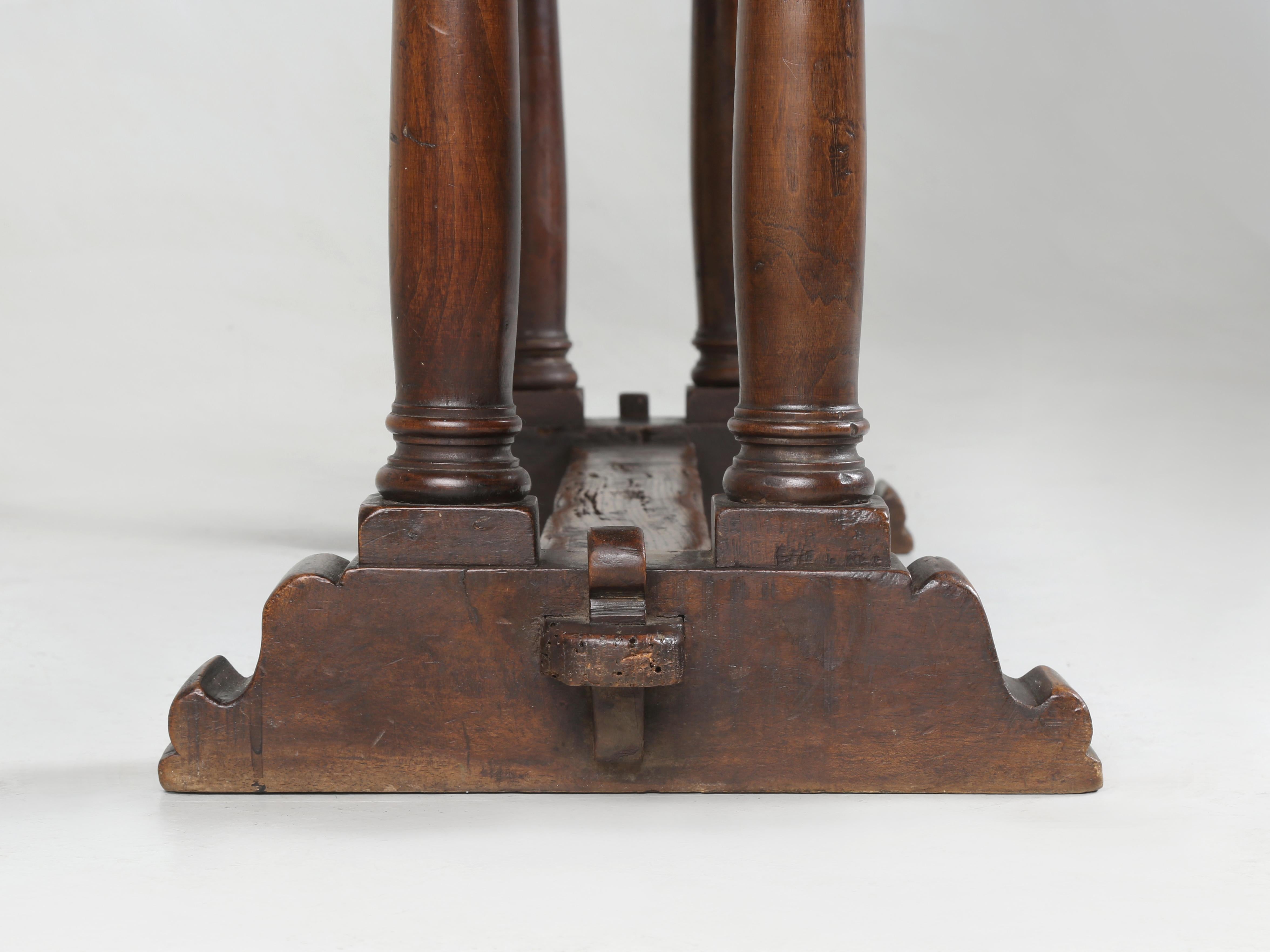 Ancienne table console ou table d'entrée italienne très patinée, datant du milieu des années 1700 en vente 10