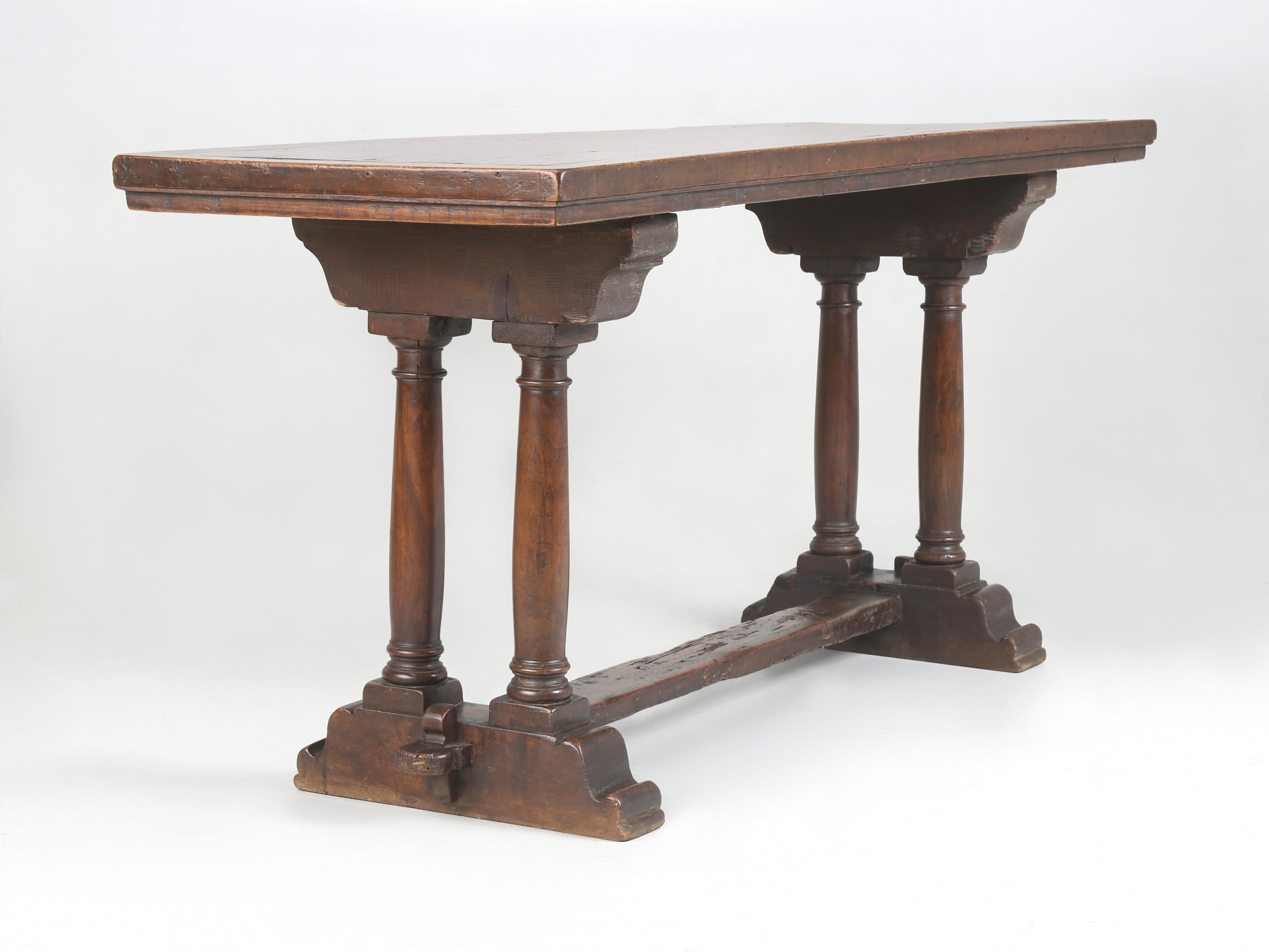 Country Ancienne table console ou table d'entrée italienne très patinée, datant du milieu des années 1700 en vente