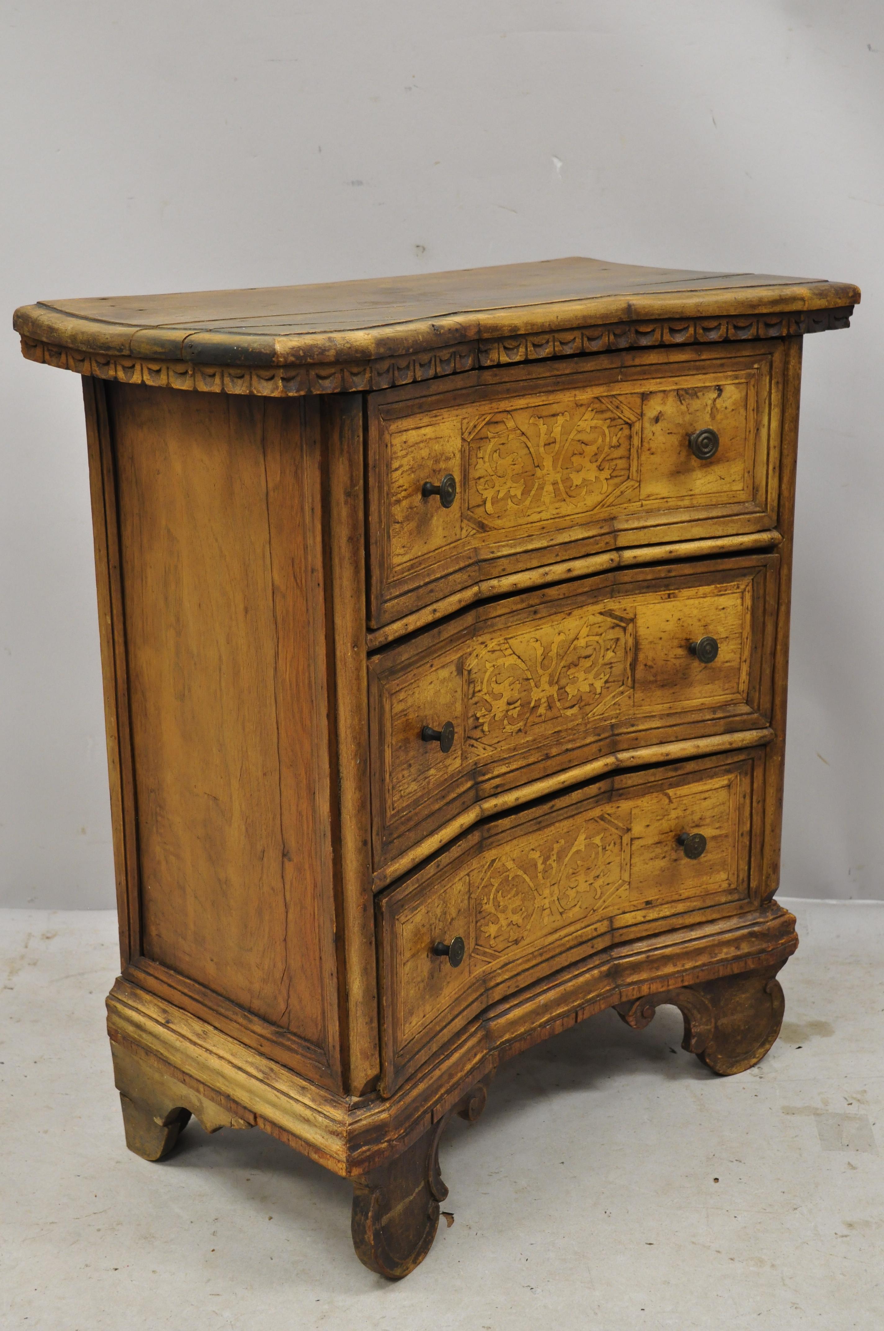 19th century antique Italian continental 3-drawer inlaid walnut commode chest nightstand table. Item features remarkable aged patina, solid wood construction, beautiful wood grain, nicely carved details, 3 dovetailed drawers, nice inlay, very nice