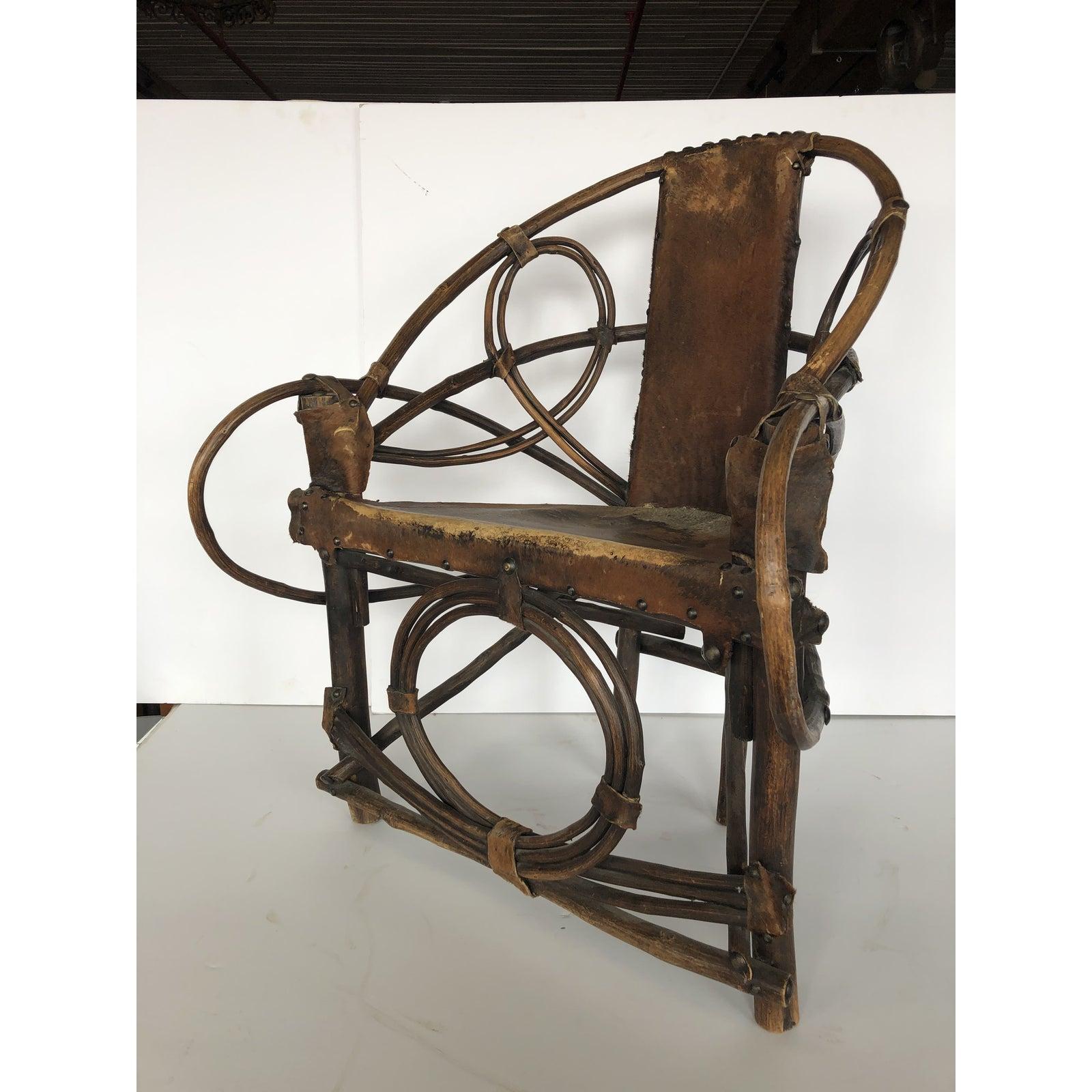 Antiker italienischer Stuhl mit Rindsleder-Akzent (Italienisch) im Angebot