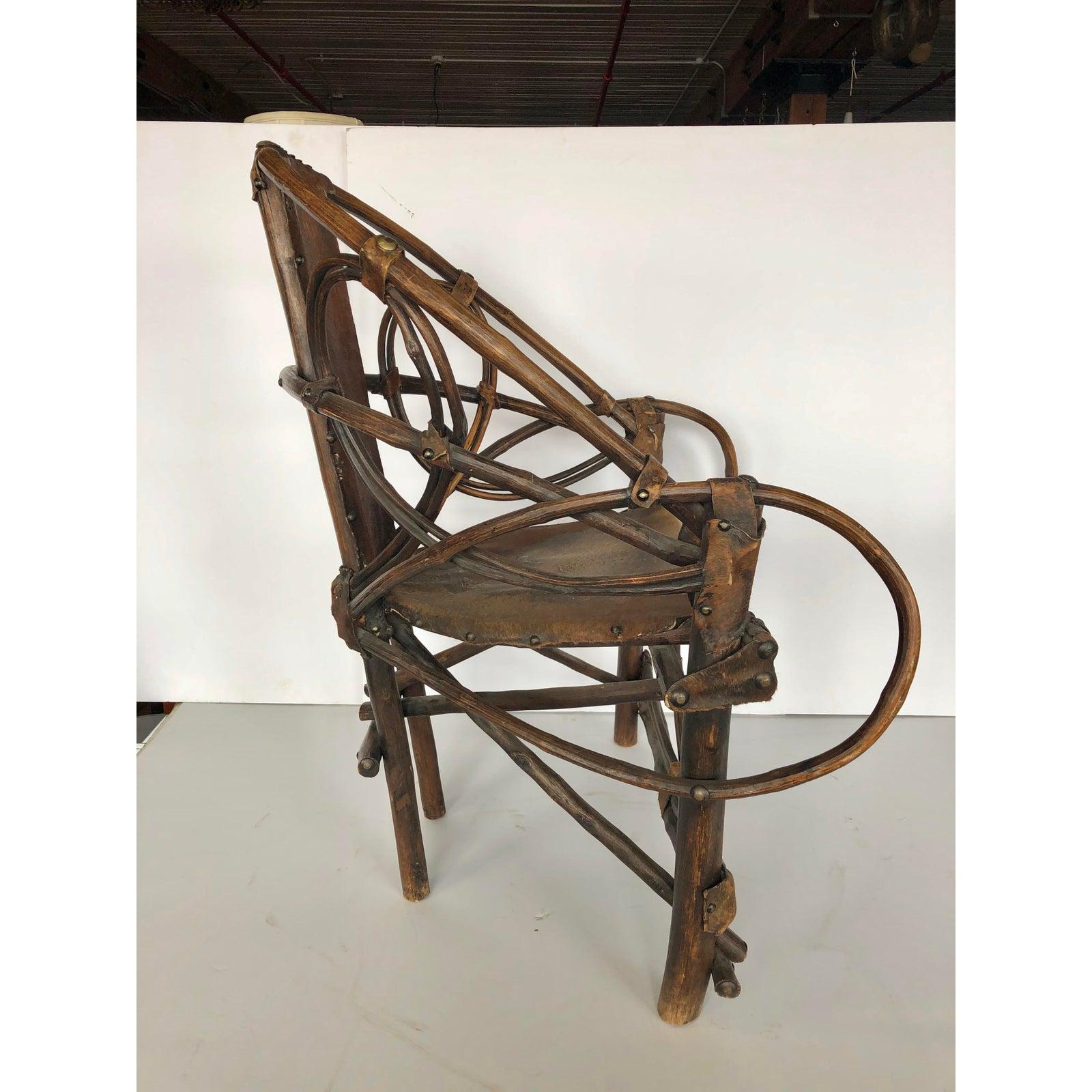 Antiker italienischer Stuhl mit Rindsleder-Akzent im Zustand „Gut“ im Angebot in Chicago, IL
