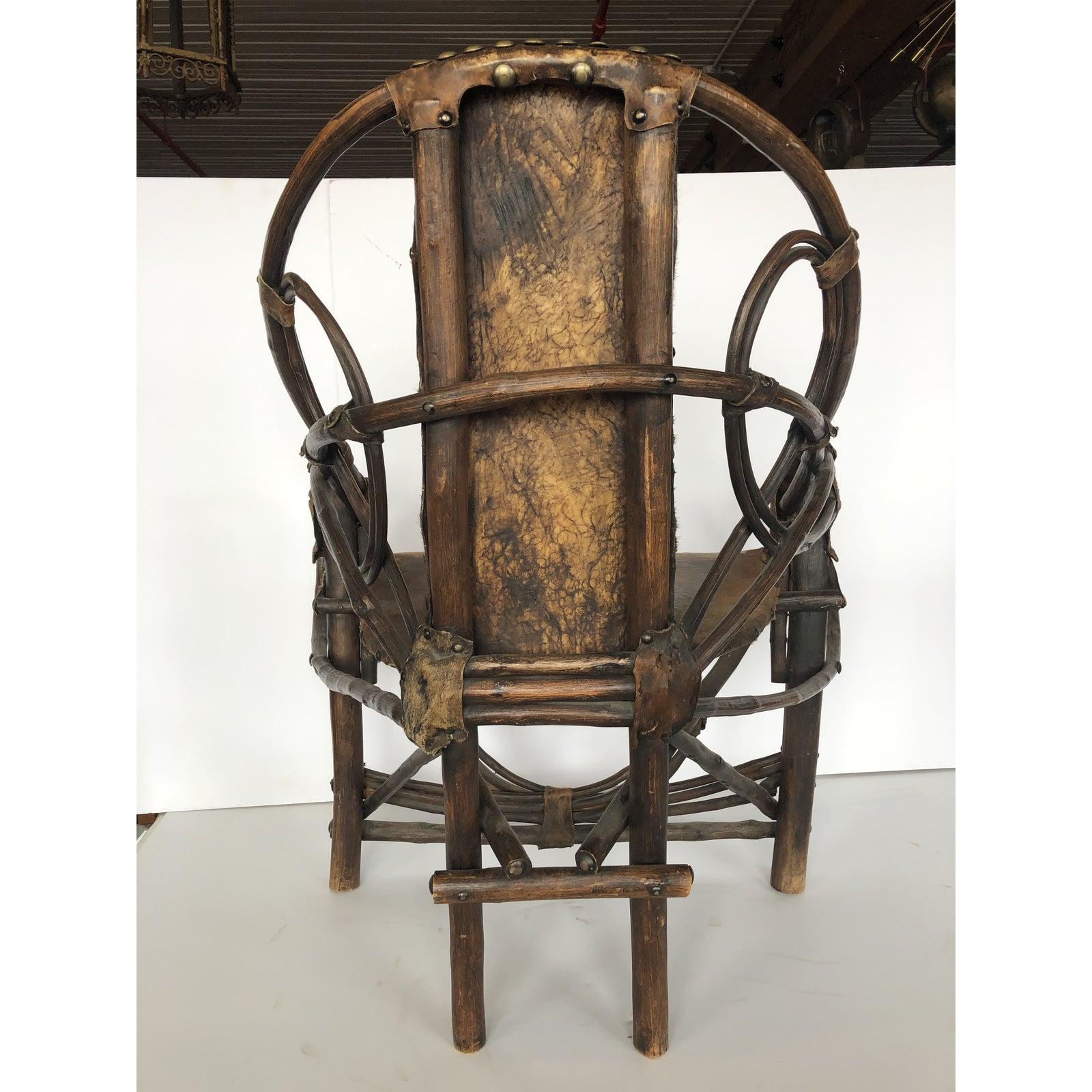 Antiker italienischer Stuhl mit Rindsleder-Akzent (Frühes 20. Jahrhundert) im Angebot