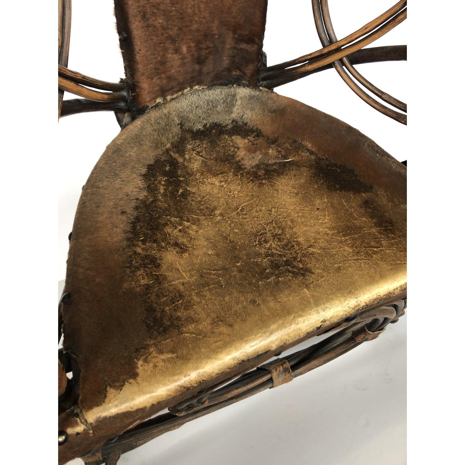Antiker italienischer Stuhl mit Rindsleder-Akzent im Angebot 1