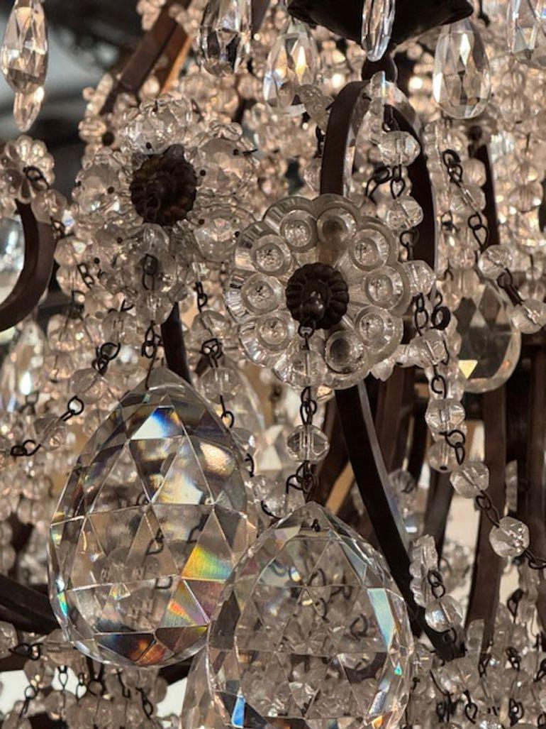 Lustre italien ancien en cristal avec fleurs en vente 2