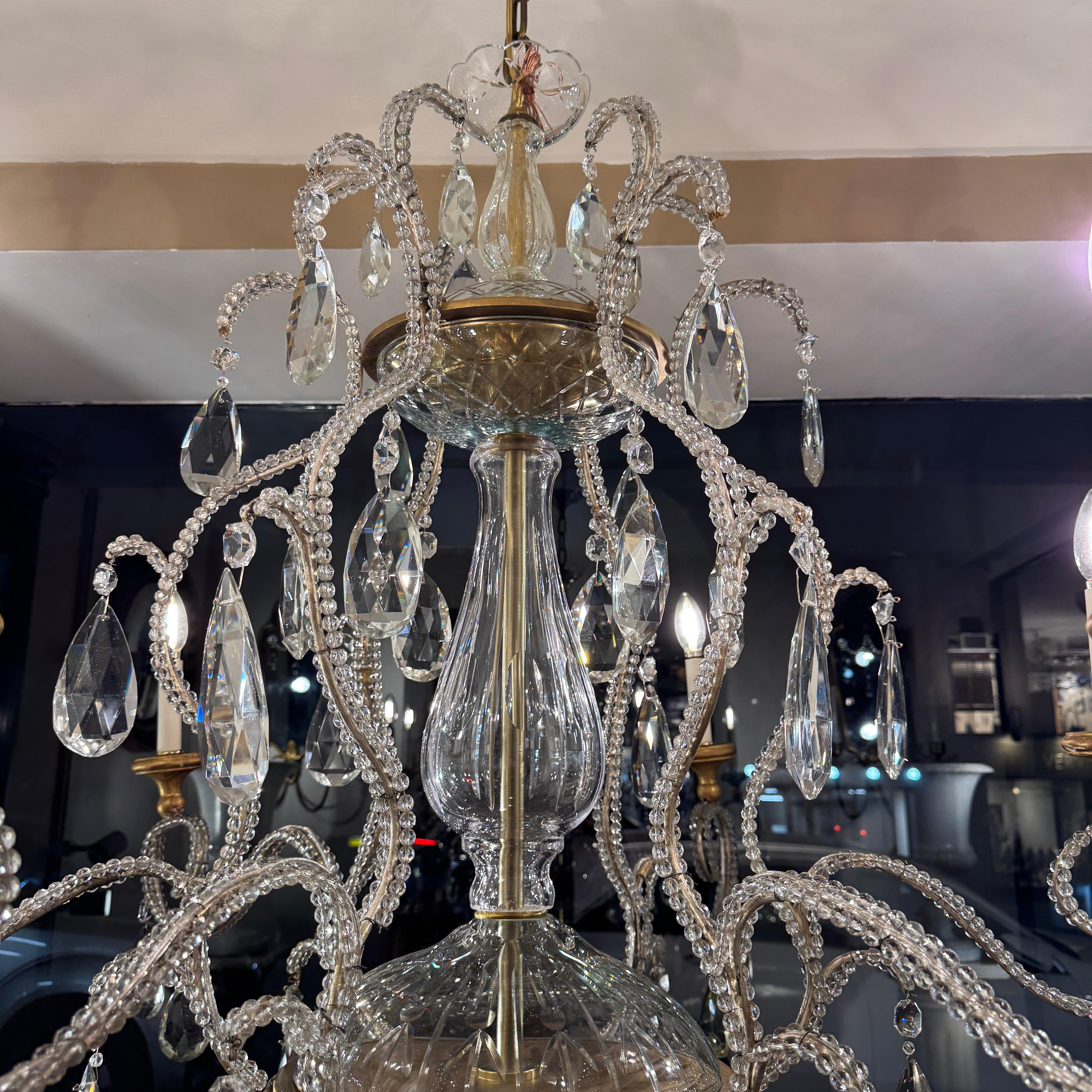 Crystal Chandelier In condizioni buone in vendita a New York, NY