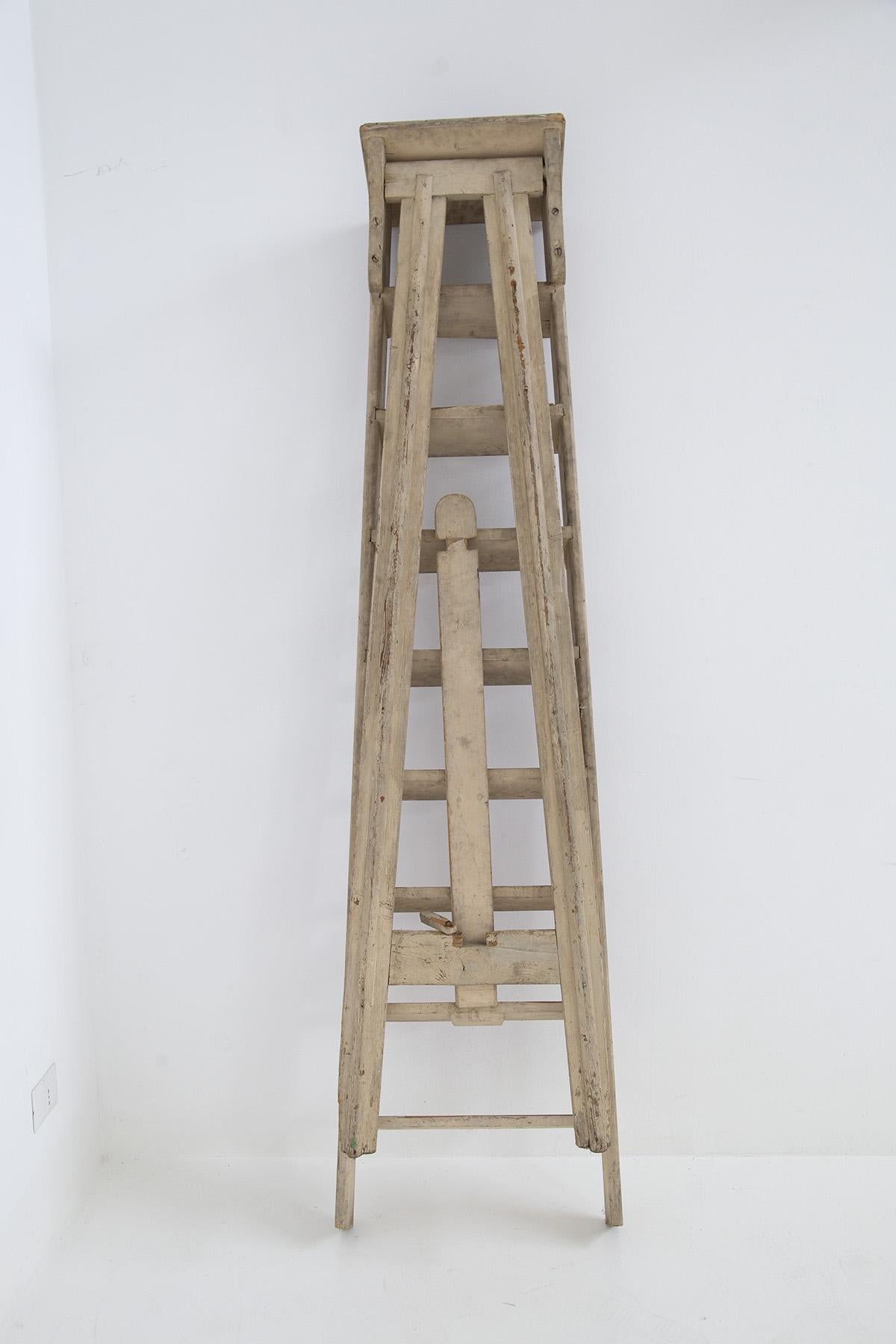 Antike italienische dekorative italienische Treppe aus beigefarbenem Holz im Angebot 7