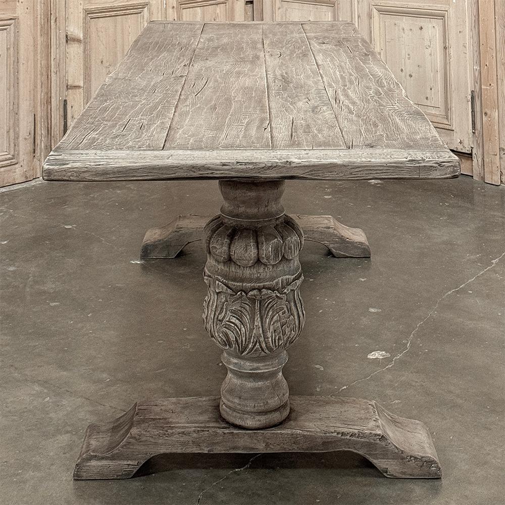 Table de salle à manger italienne ancienne en sycomore rayé en vente 4