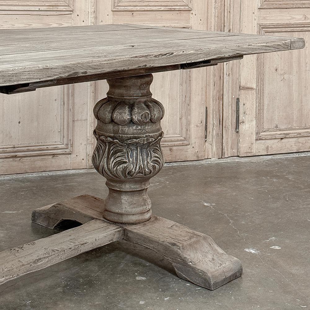 Table de salle à manger italienne ancienne en sycomore rayé en vente 7